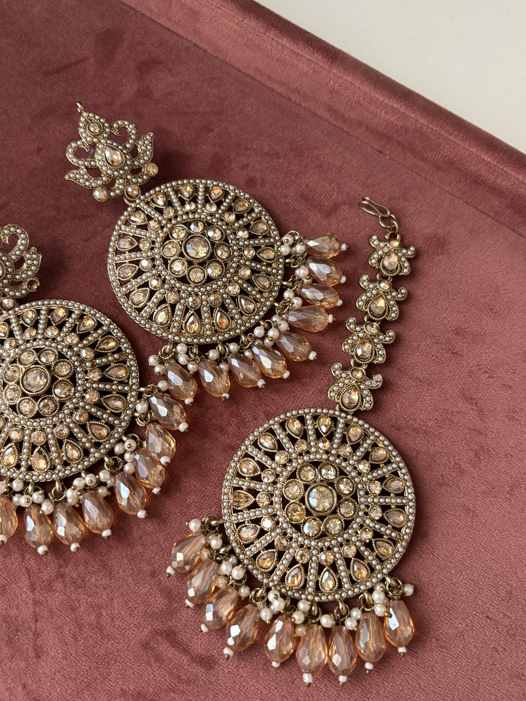 Premium Designer Oversized Mang Tikka With Earrings (Round)