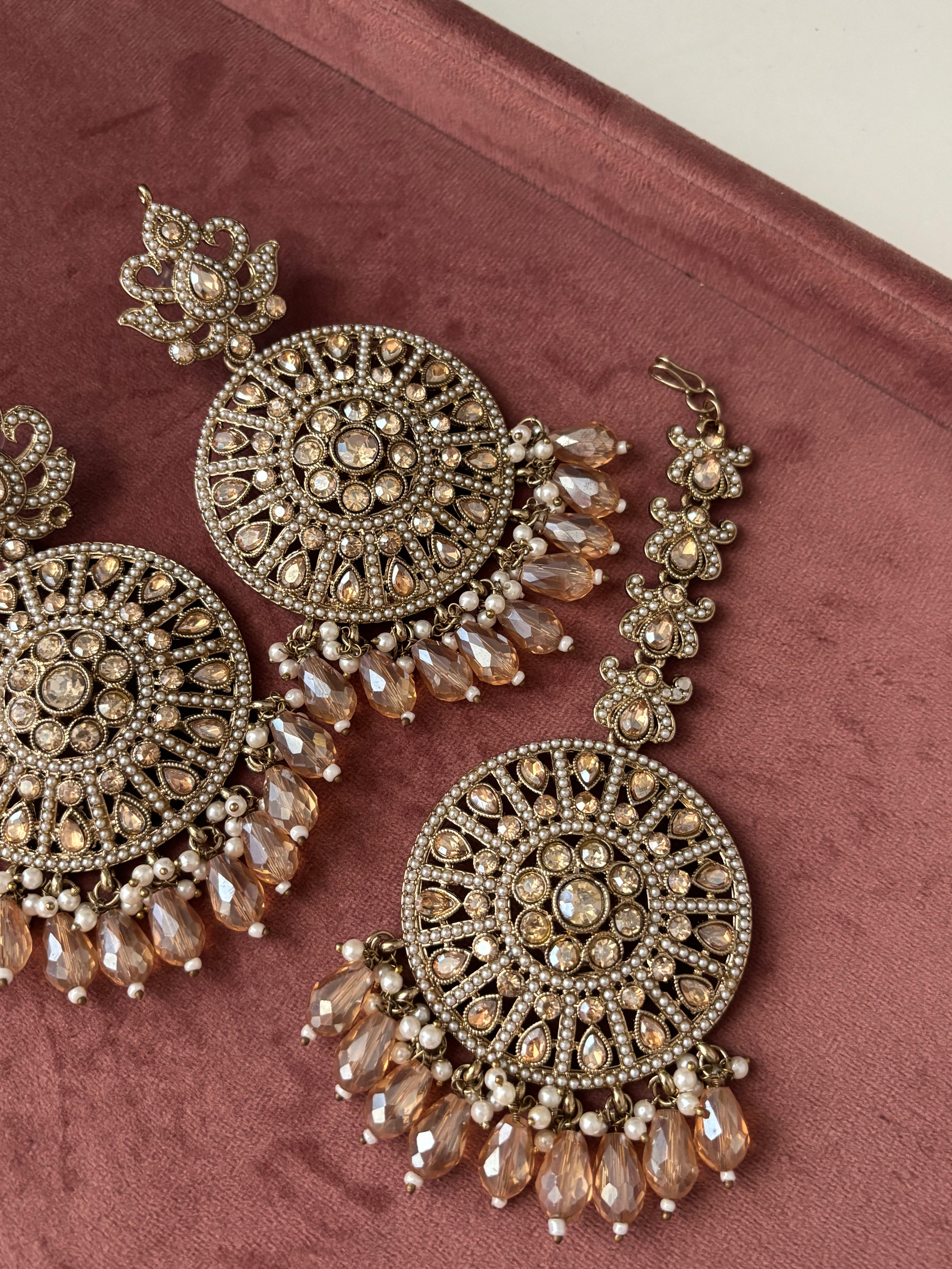 Premium Designer Oversized Mang Tikka With Earrings (Round)