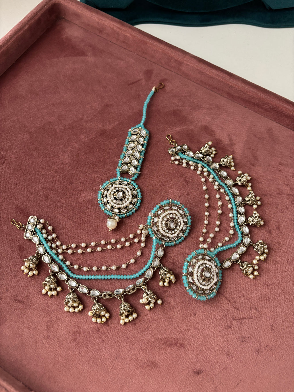 High Quality Designer Round Turquoise Mang Tikka With Stud Earrings & Side Layers