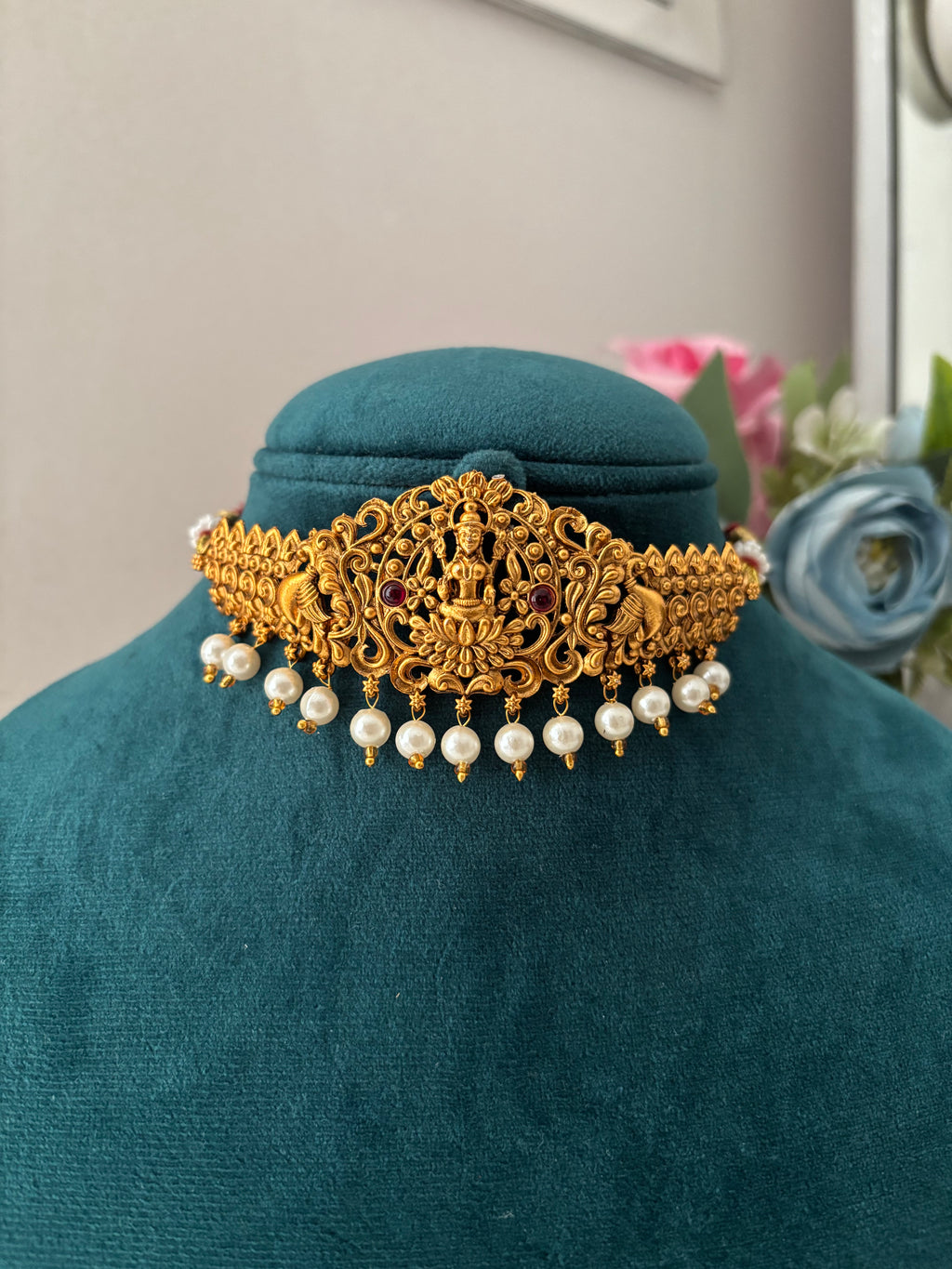 Gold Look Like Choker Necklace With Jhumkas Design-1