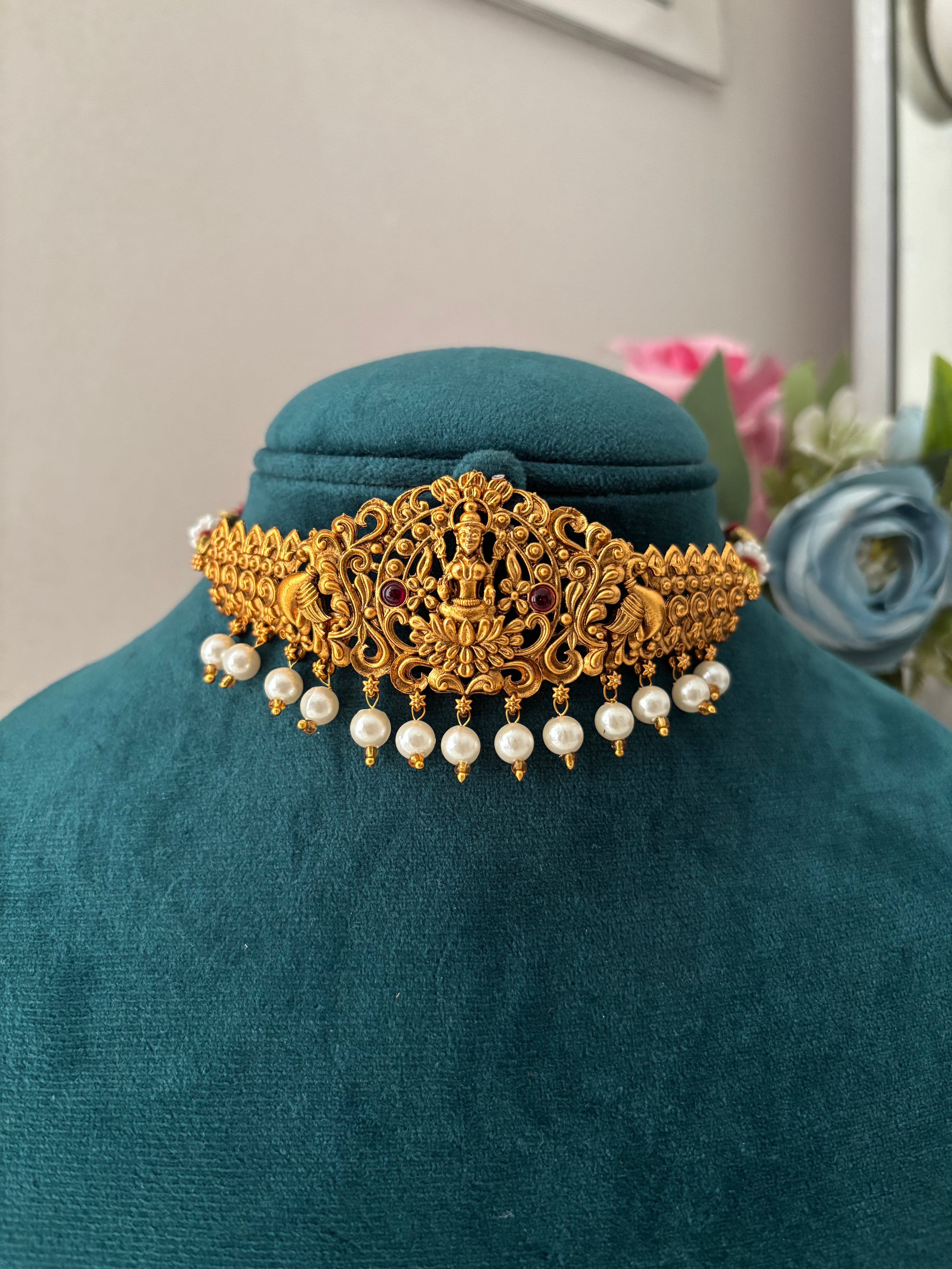 Gold Look Like Choker Necklace With Jhumkas Design-1