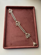 Kundan Flower Parandi With Latkan