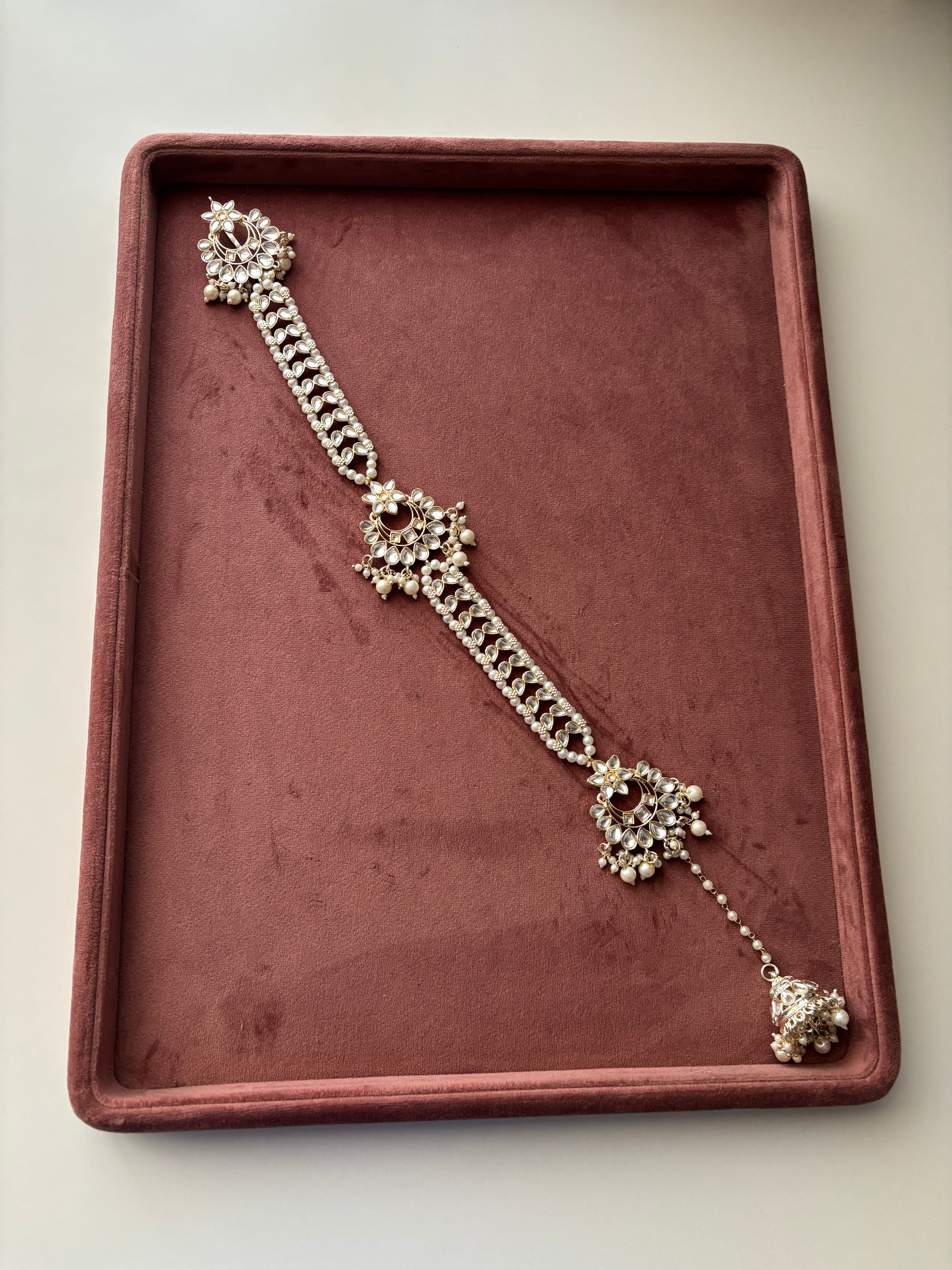 Kundan Flower Parandi With Latkan
