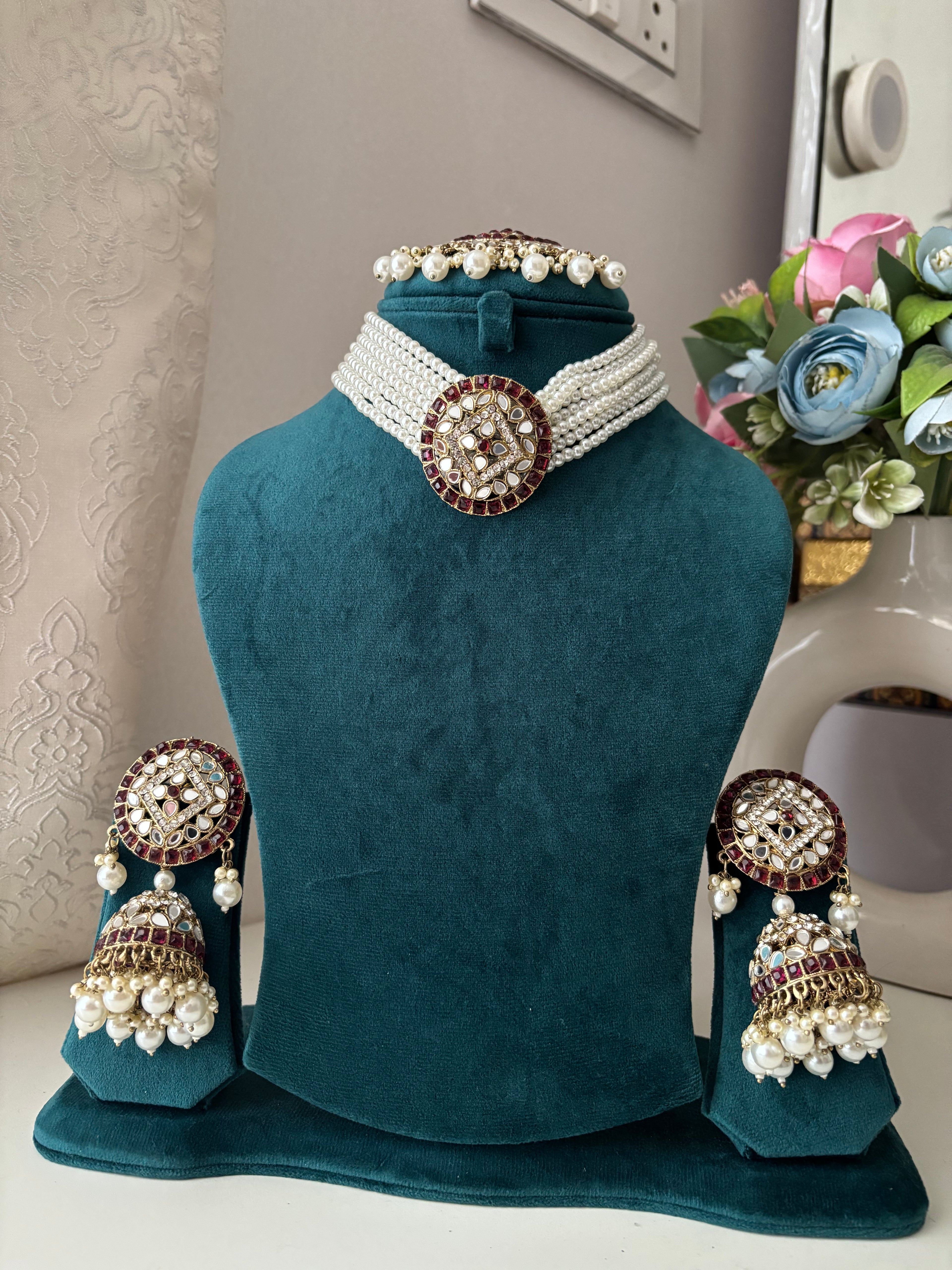 Classy Mirror Touch Choker Mang Tikka & Jhumkas ( Maroon)