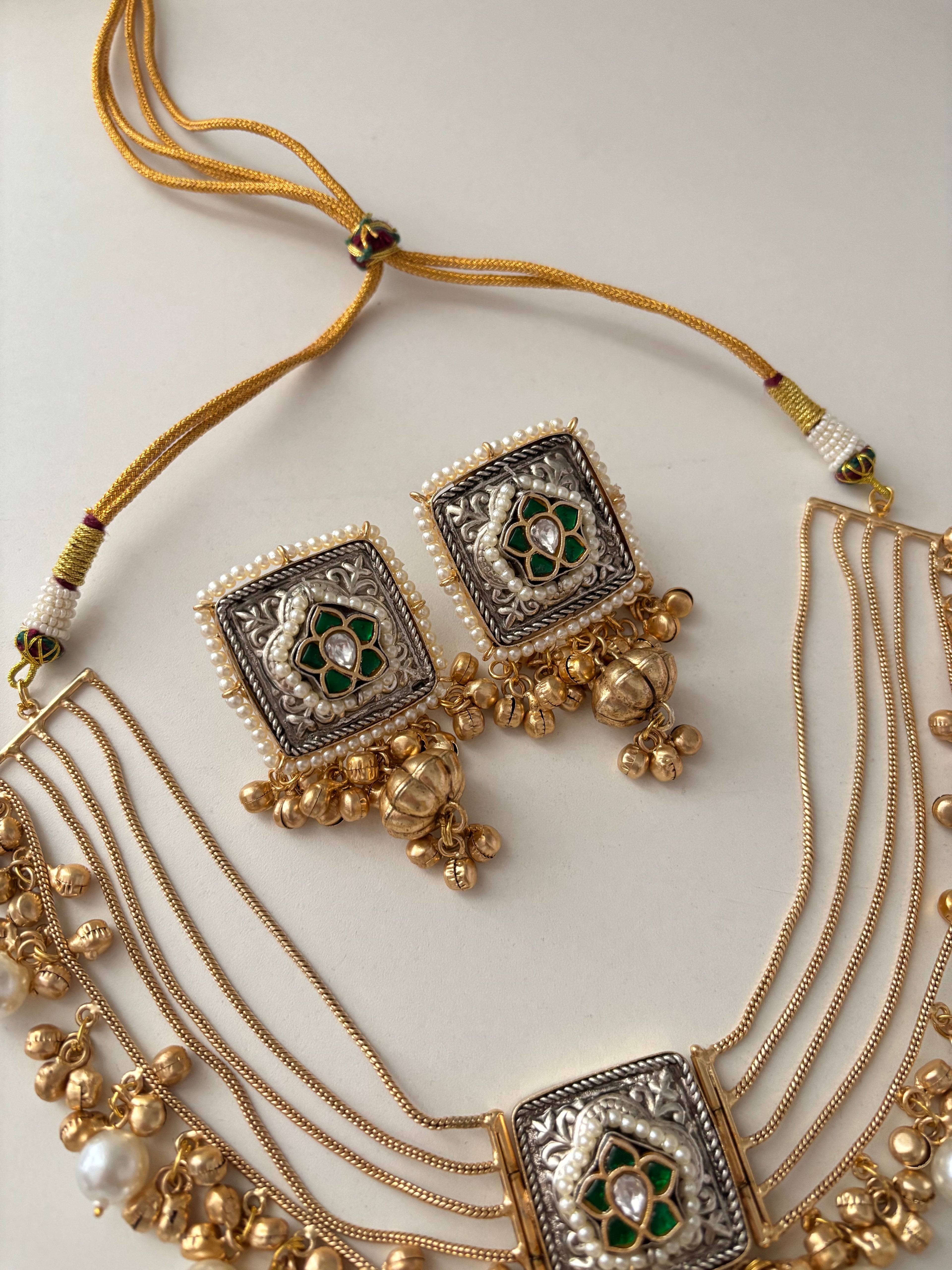 Premium Brass Pachi Kundan Work Neckalce With Stud Earrings (Emerald)