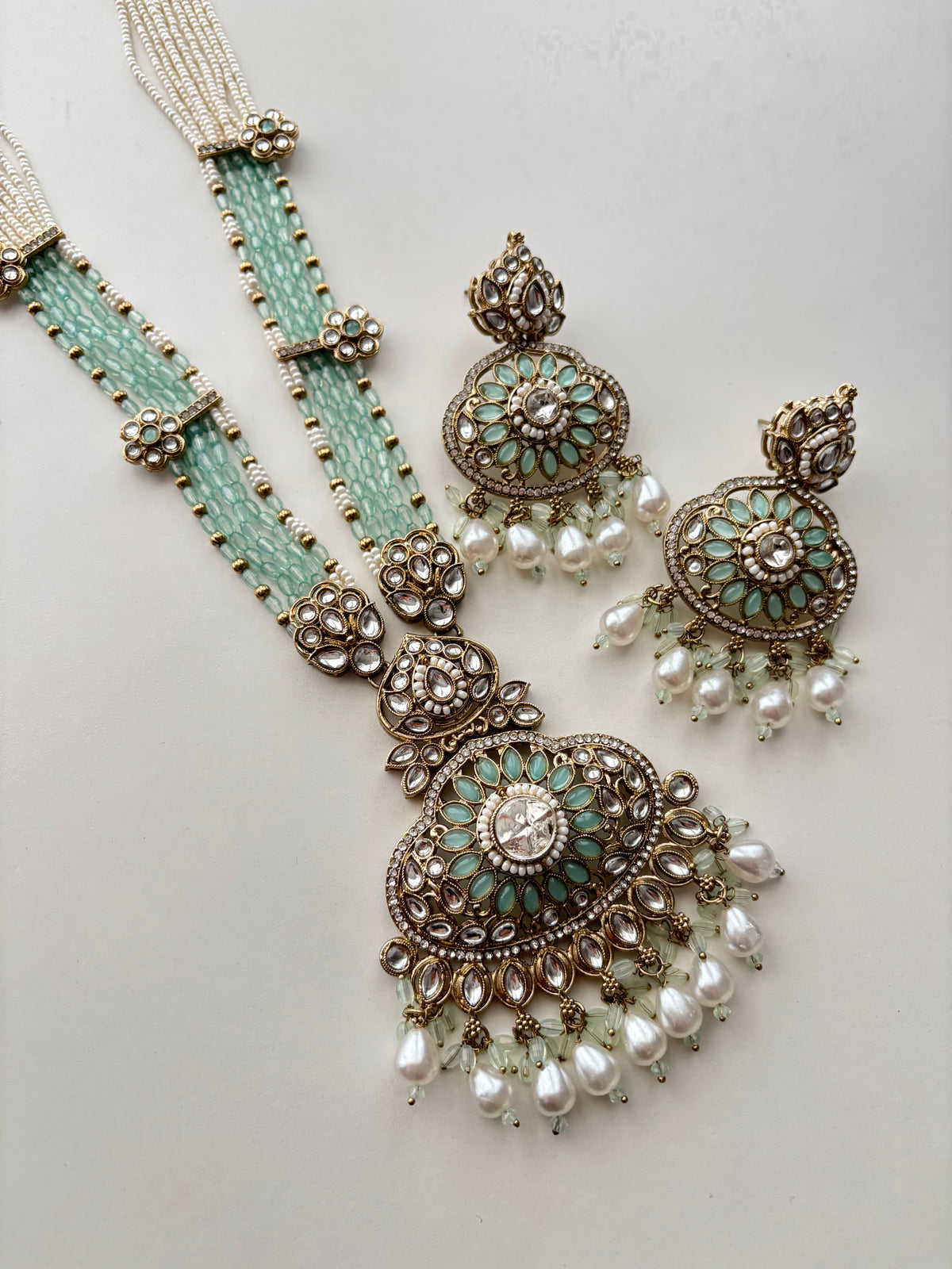 Sakshi Long Haar With Earrings (Sage Green)