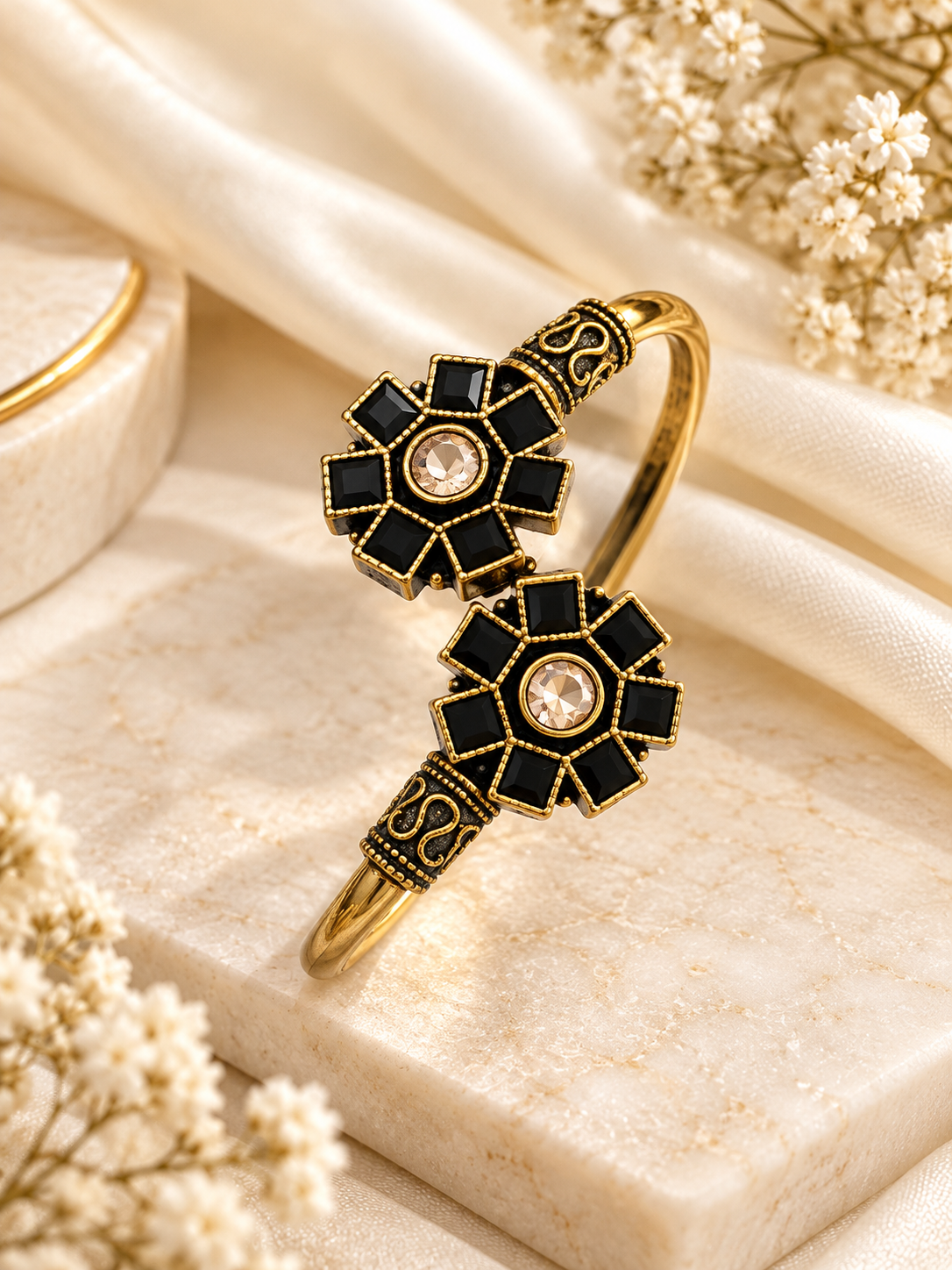 Twist Openable Antique Bracelet (Round Black)