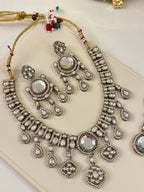 Victoria Necklace With Mang Tikka & Earrings