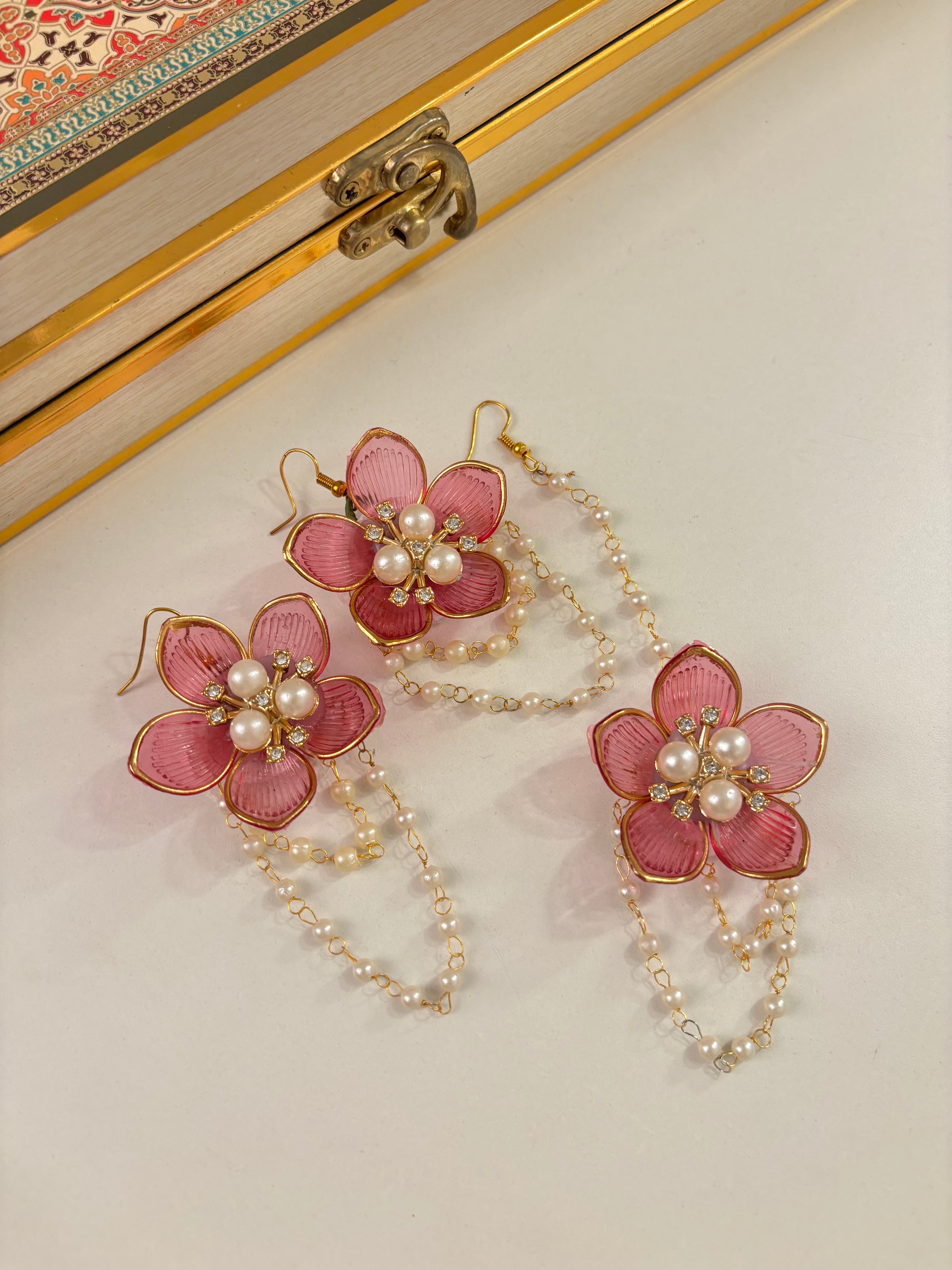 Flower Petal Floral Necklace With Mang Tikka & Earrings (Pastel Pink)