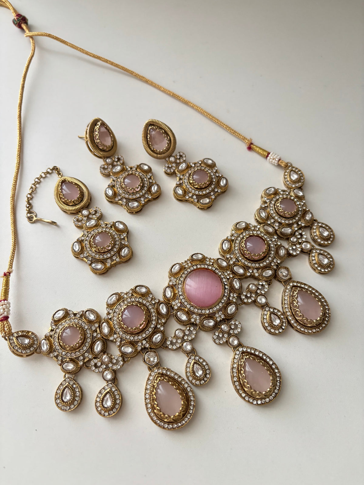 Princess Jasmine Turkish Choker Set With Mang Tikka & Earrings (Pink)