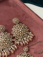 Premium Designer Oversized Mang Tikka With Earrings (Flower)