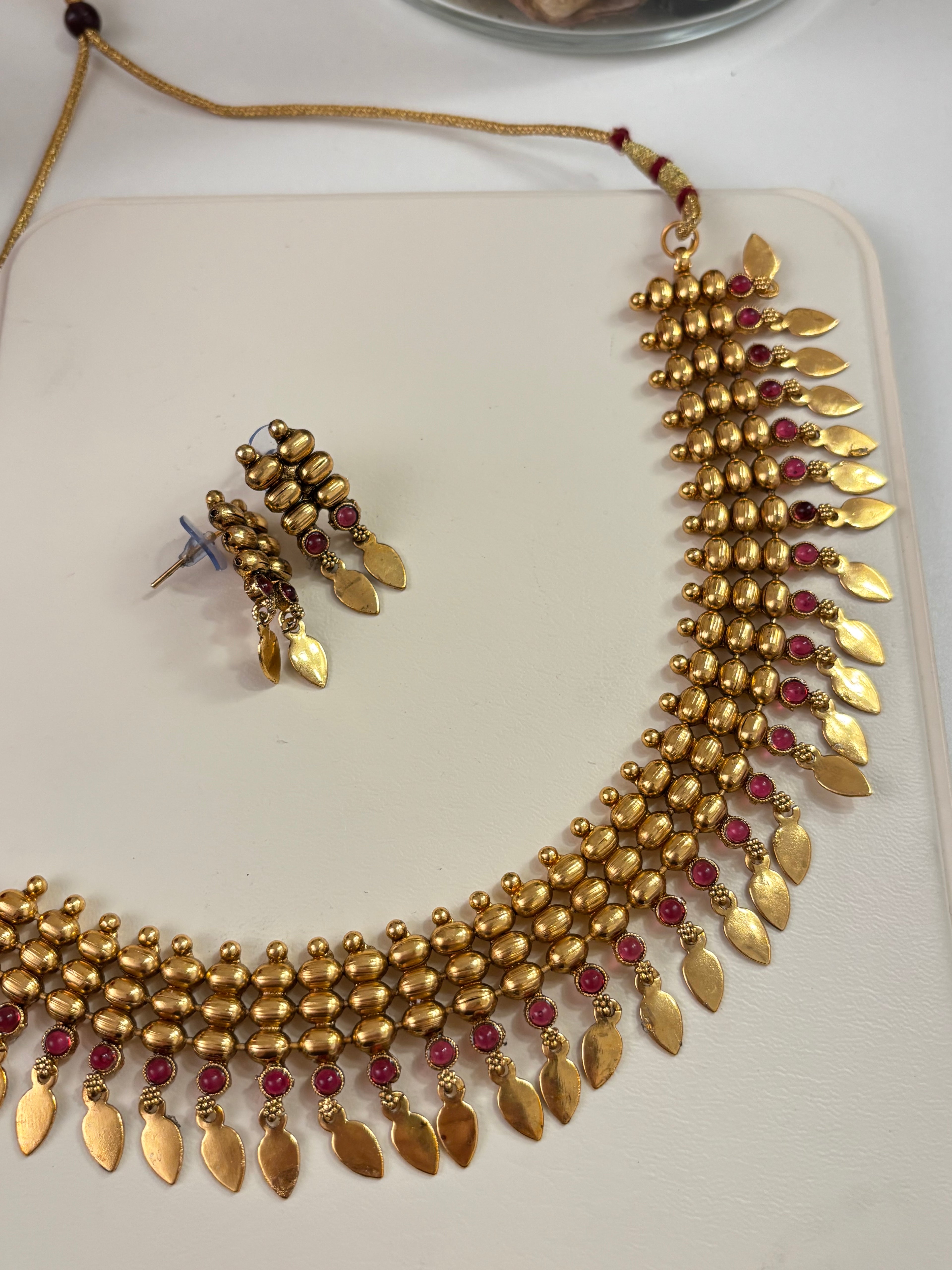 Antique Gold Look Like Necklace With Earrings (Ruby)