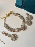 Royal Kundan Hasli Look Necklace With Mang Tikka & Earrings (Pink/Mint)