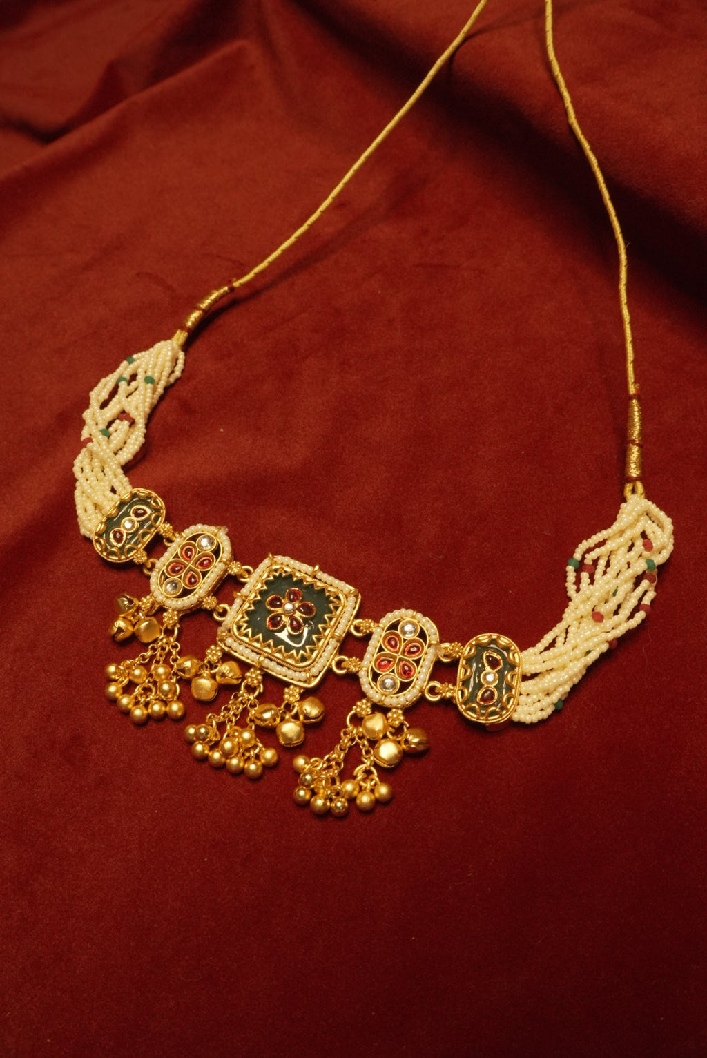 Zeenat Choker Set With Earrings