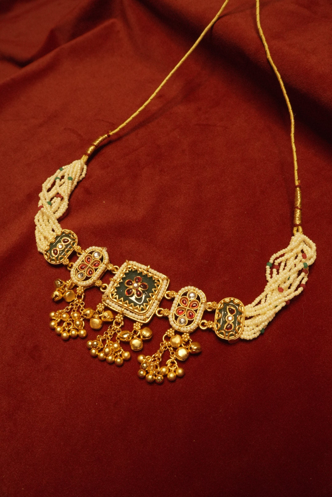 Zeenat Choker Set With Earrings