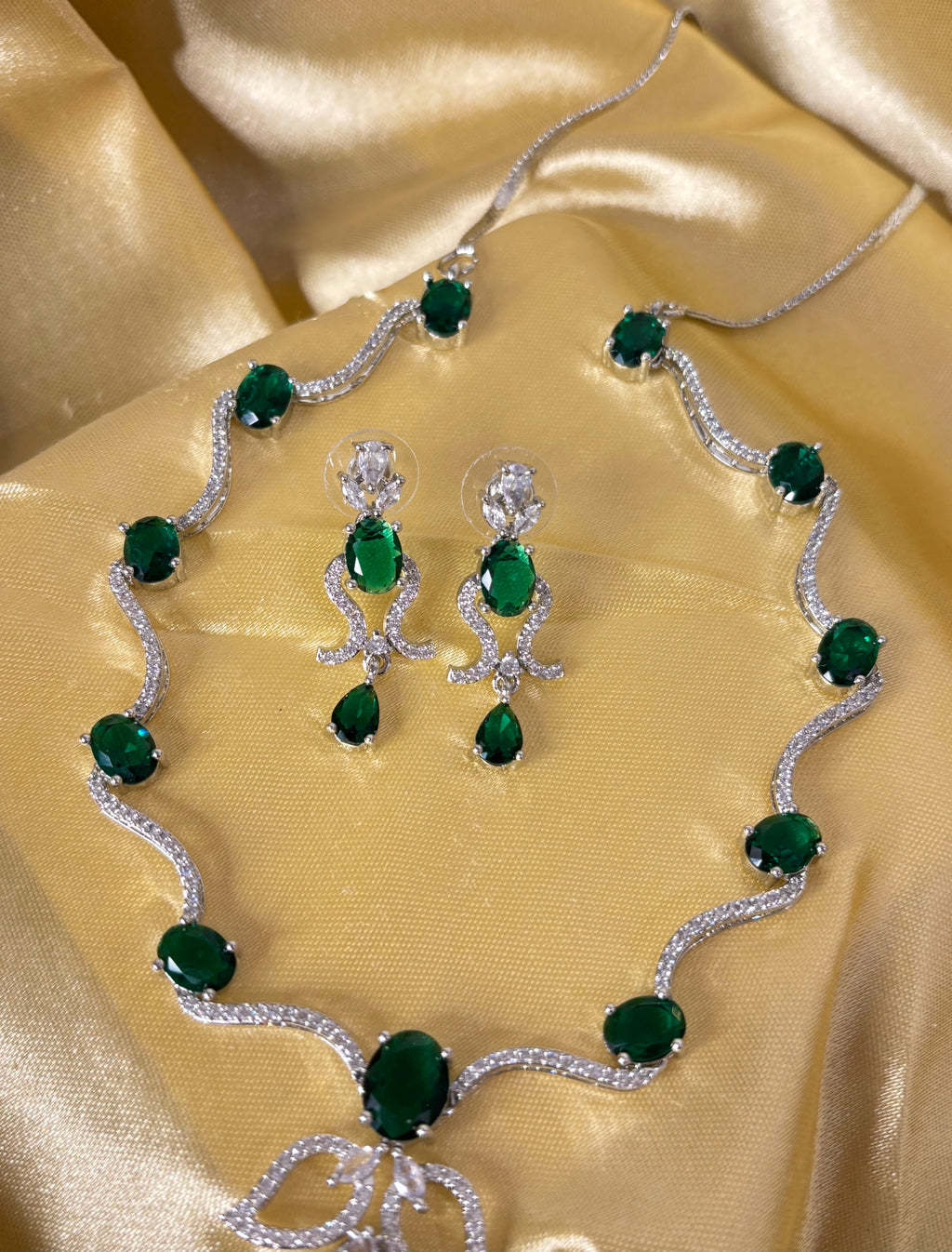 Angel American Diamond Sleek Necklace With Earrings (Emerald)