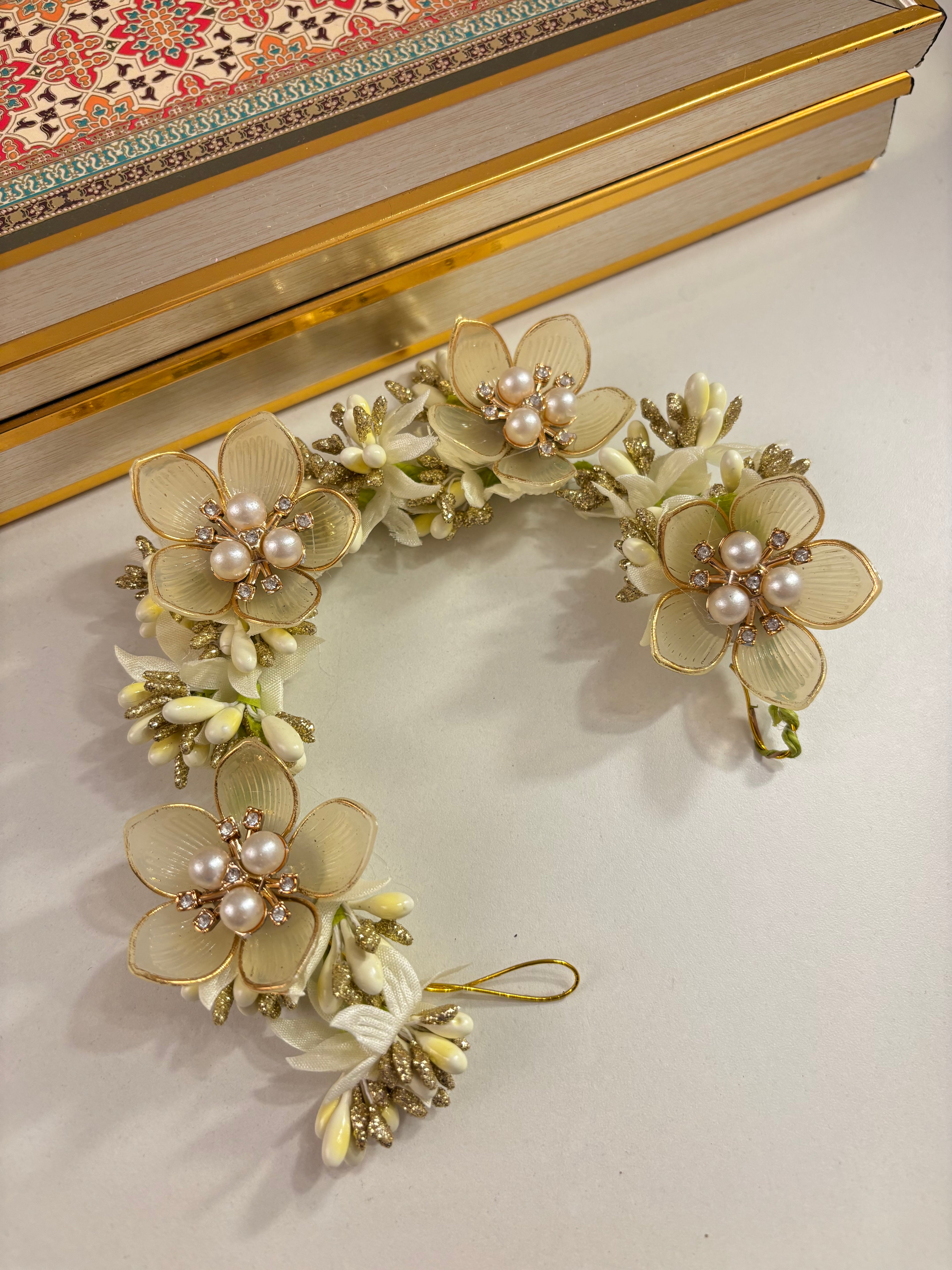 Rose Petal Hair Accessorie (White)