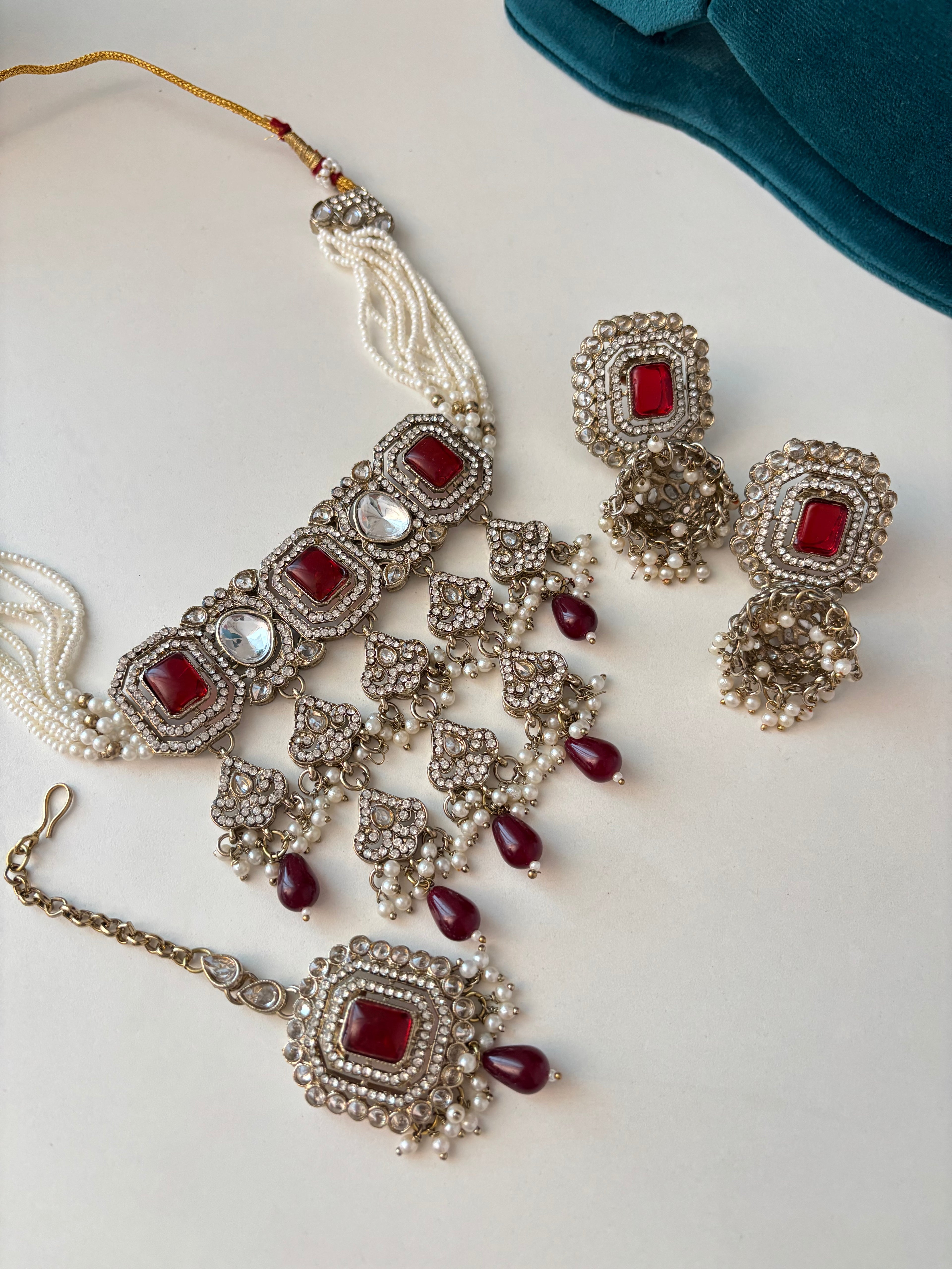 Zoya Layer Necklace With Mang Tikka & Jhumkas (Maroon)