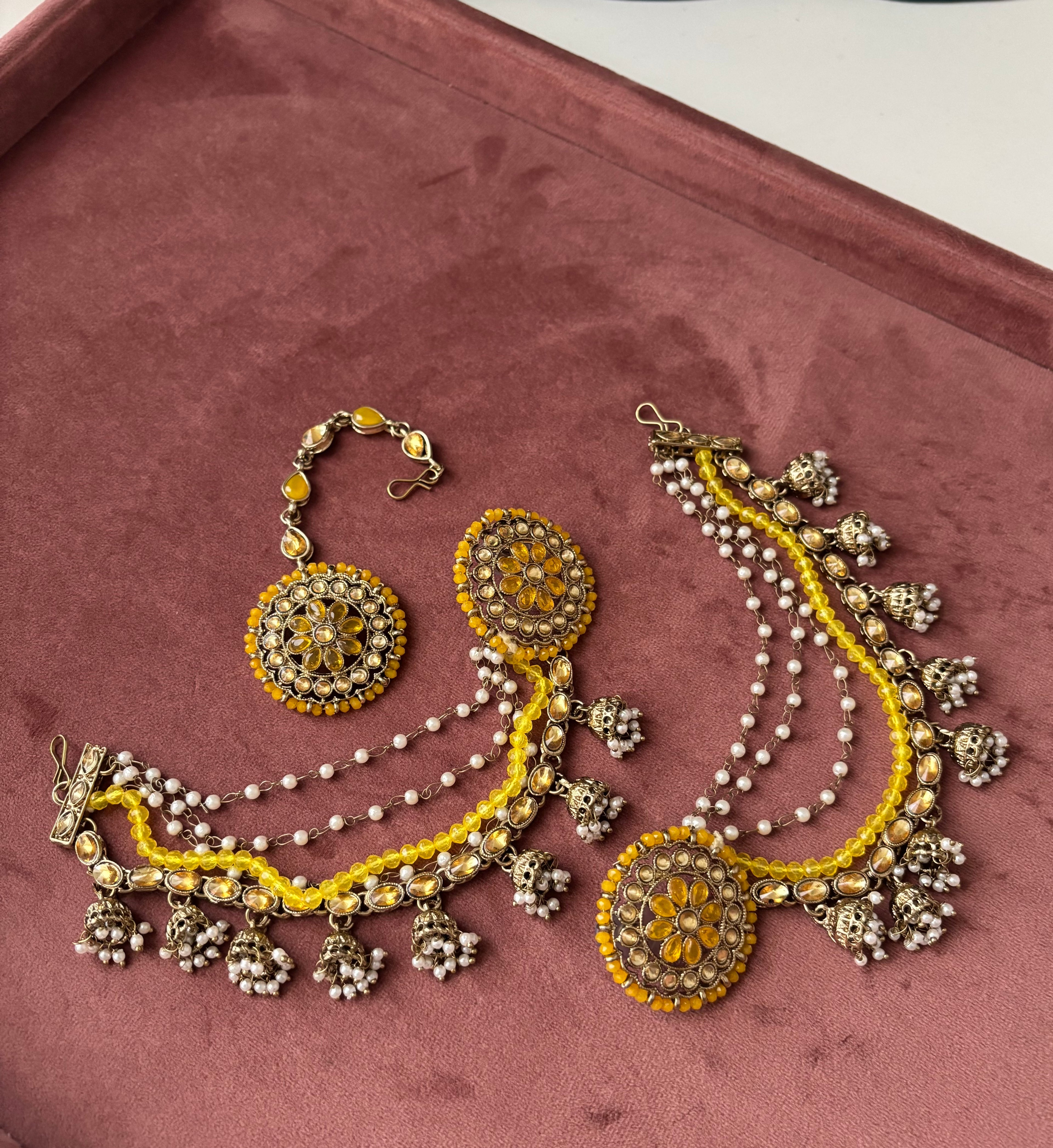 High Quality Designer Round Yellow Mang Tikka With Stud Earrings & Side Layers