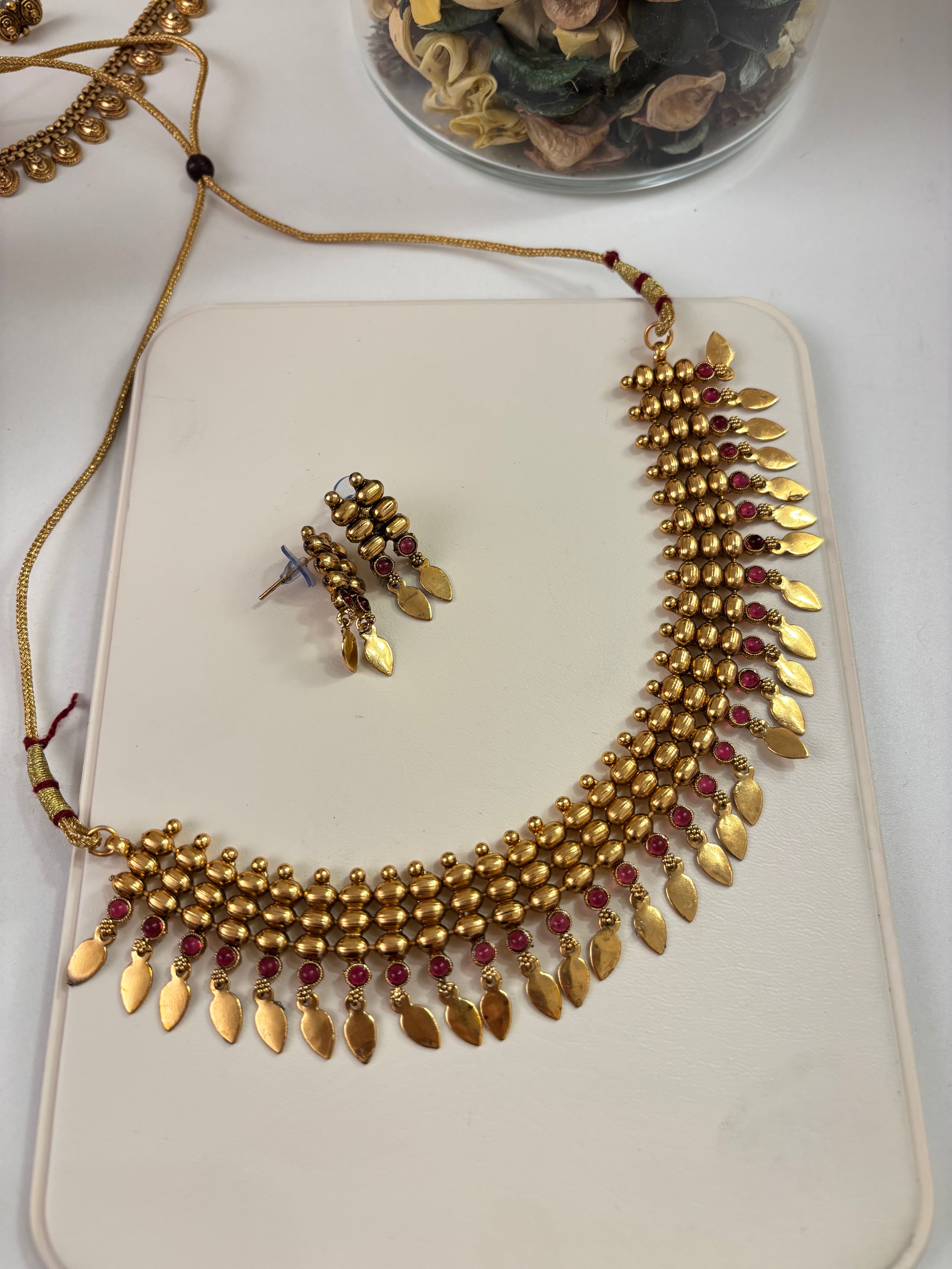 Antique Gold Look Like Necklace With Earrings (Ruby)