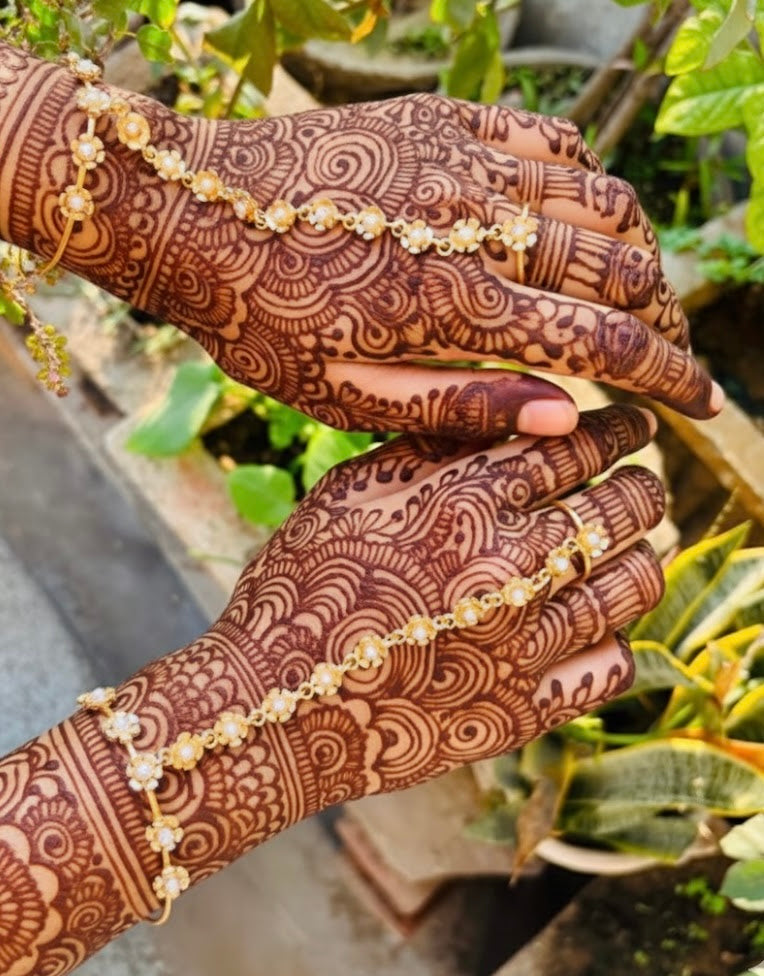 Pearl Flower Line Adjustable Hathphool Pair