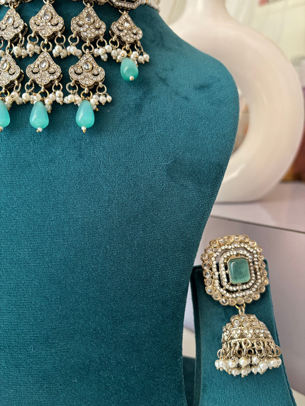 Zoya Layer Necklace With Mang Tikka & Jhumkas (Turquoise)
