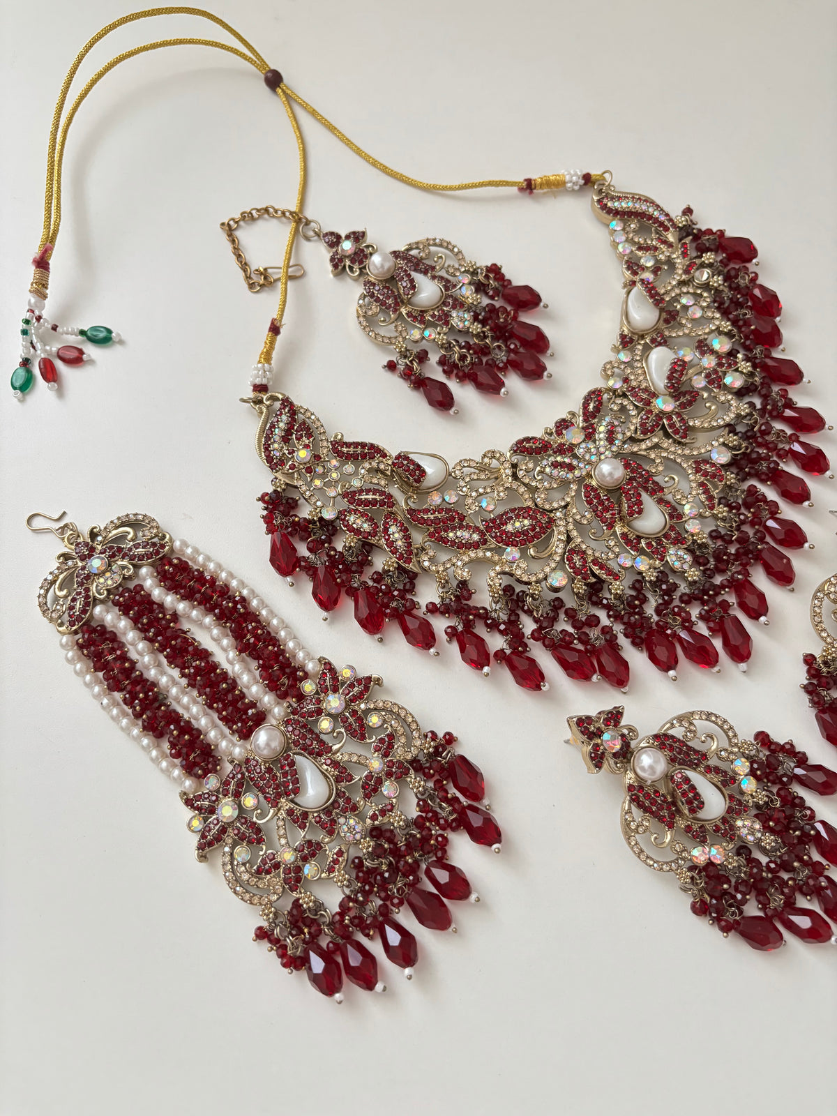 Roshnara Turkish Necklace With Mang Tikka & Earrings Passa (Maroon)