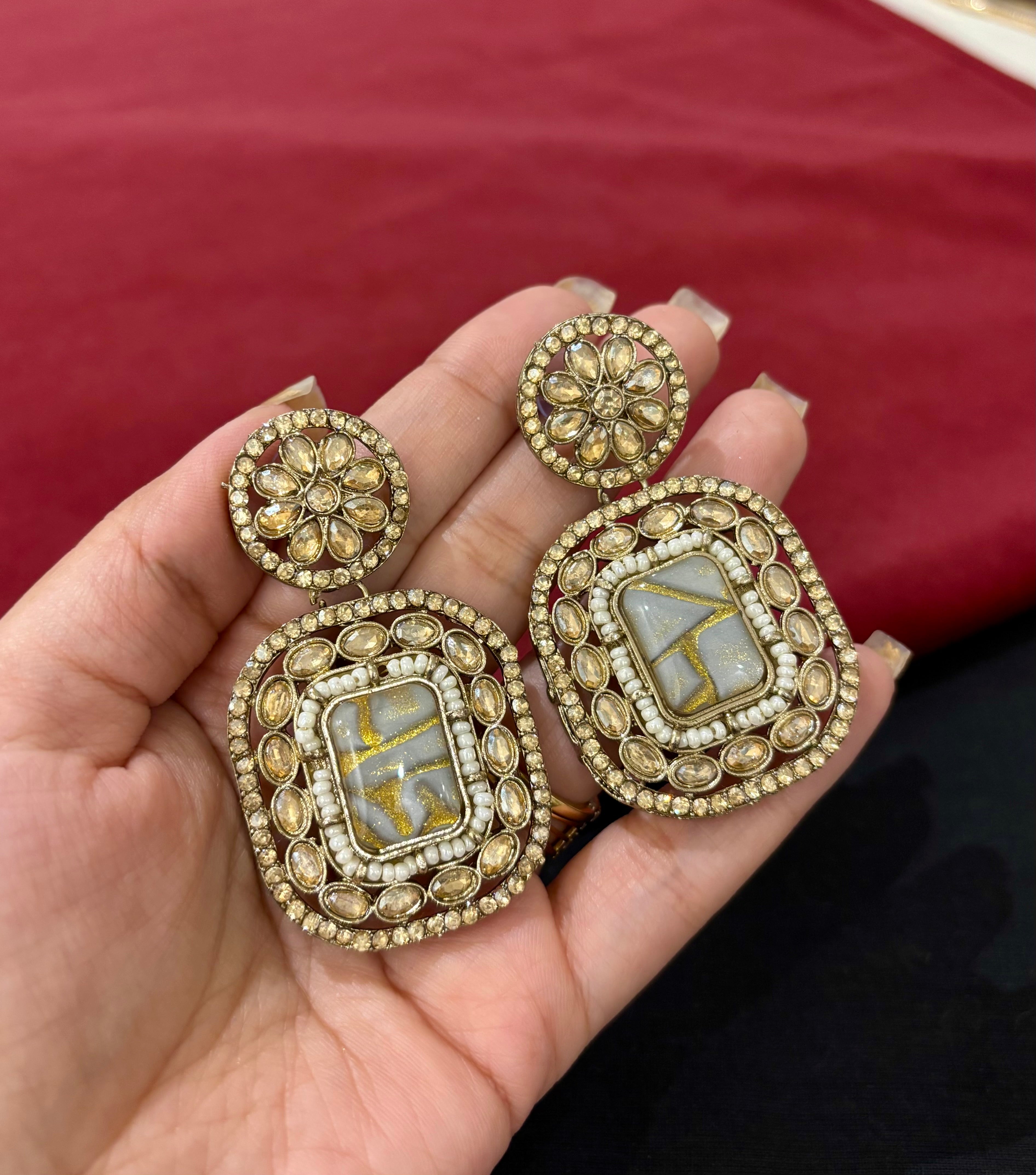 Noori Earrings ( Grey )