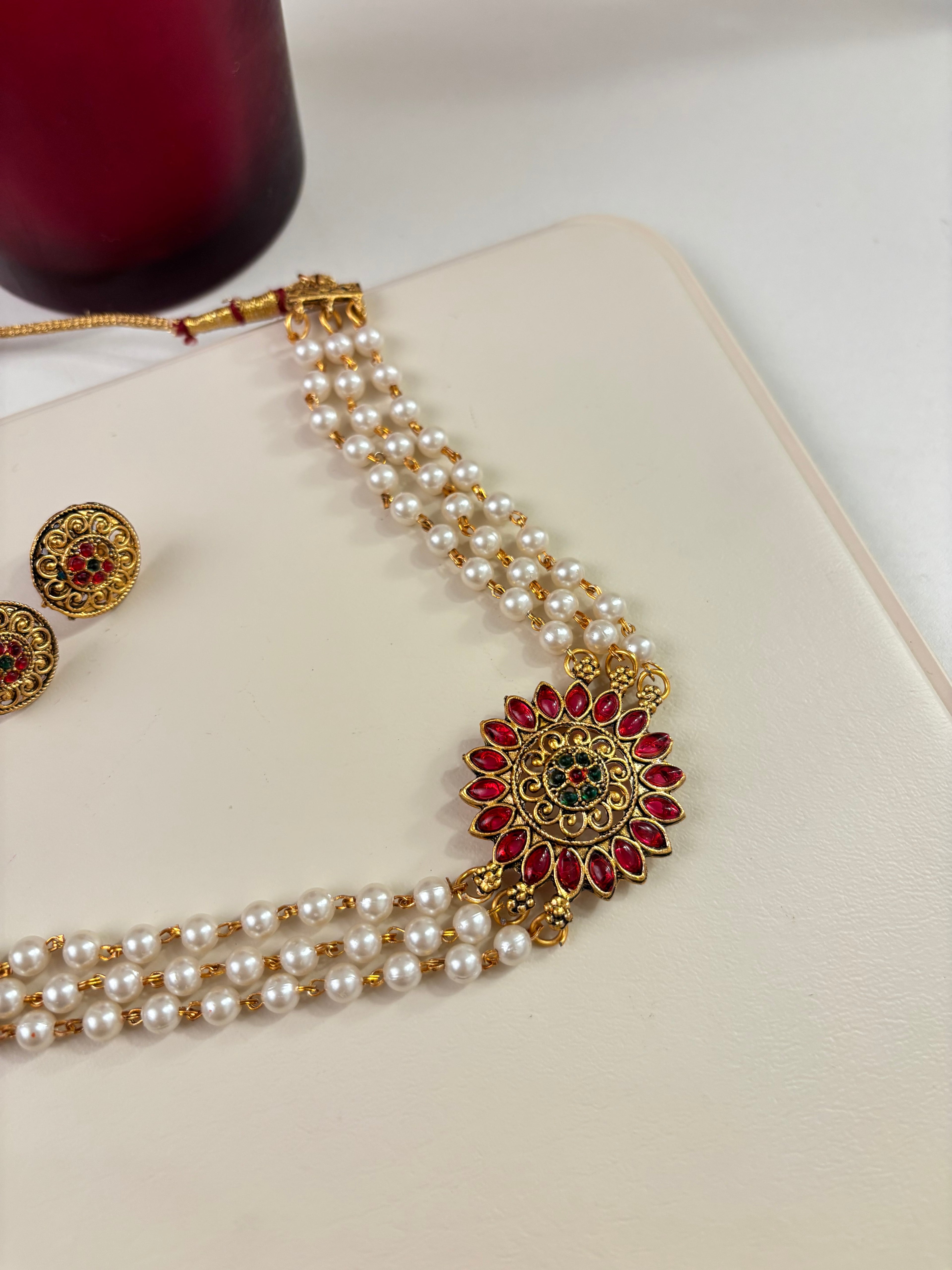 Flower Choker Set In Pearls Touch With Stud