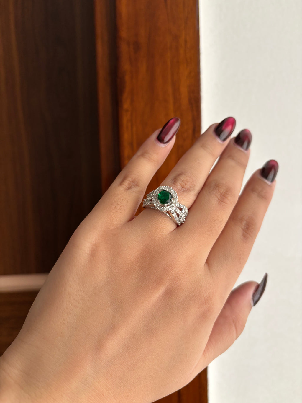 Queen Soilitare Emerald Adjustable Ring