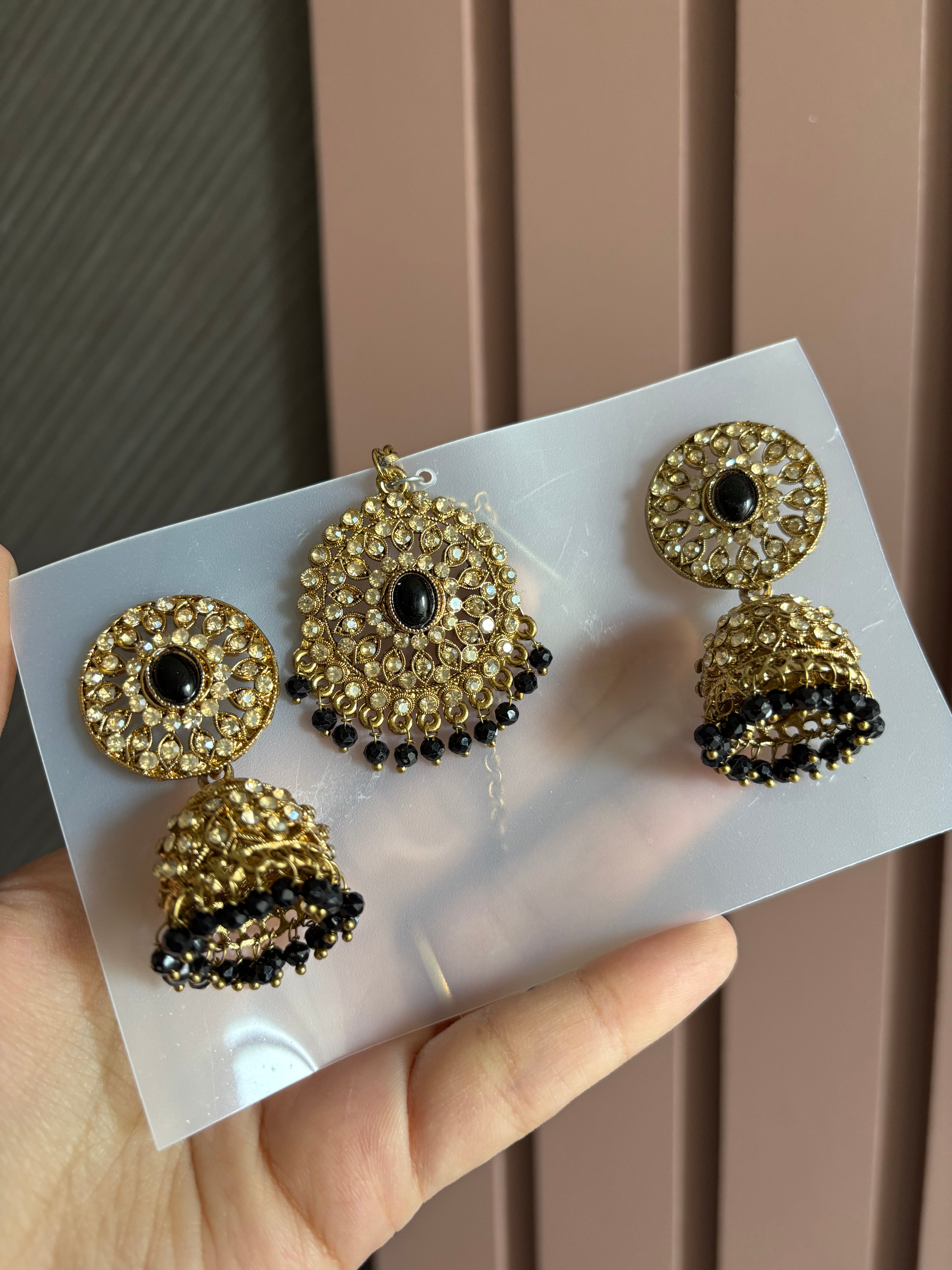 Black Mang Tikka With Jhumki