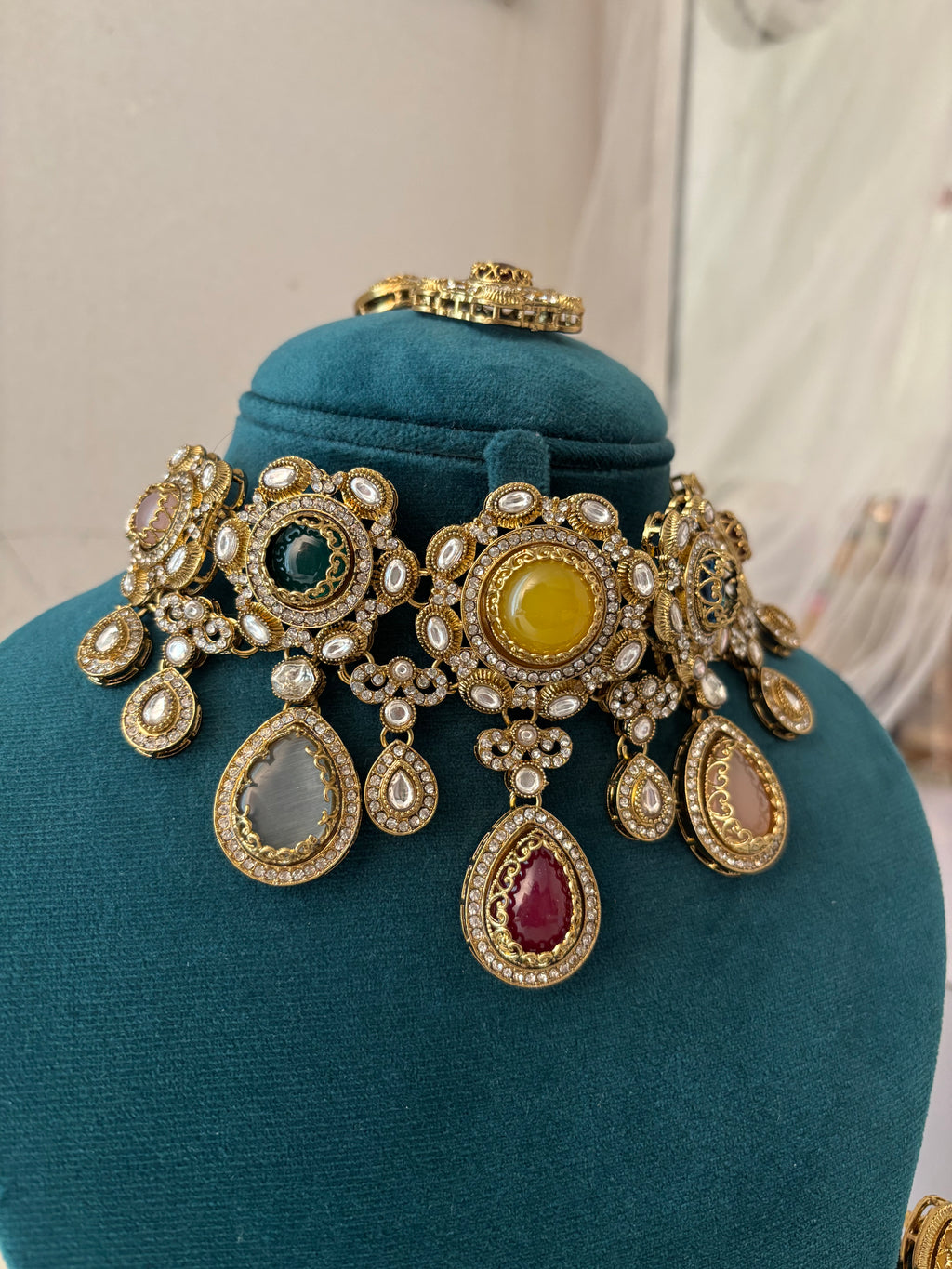 Princess Jasmine Turkish Necklace With Mang Tikka & Earrings (Multi)