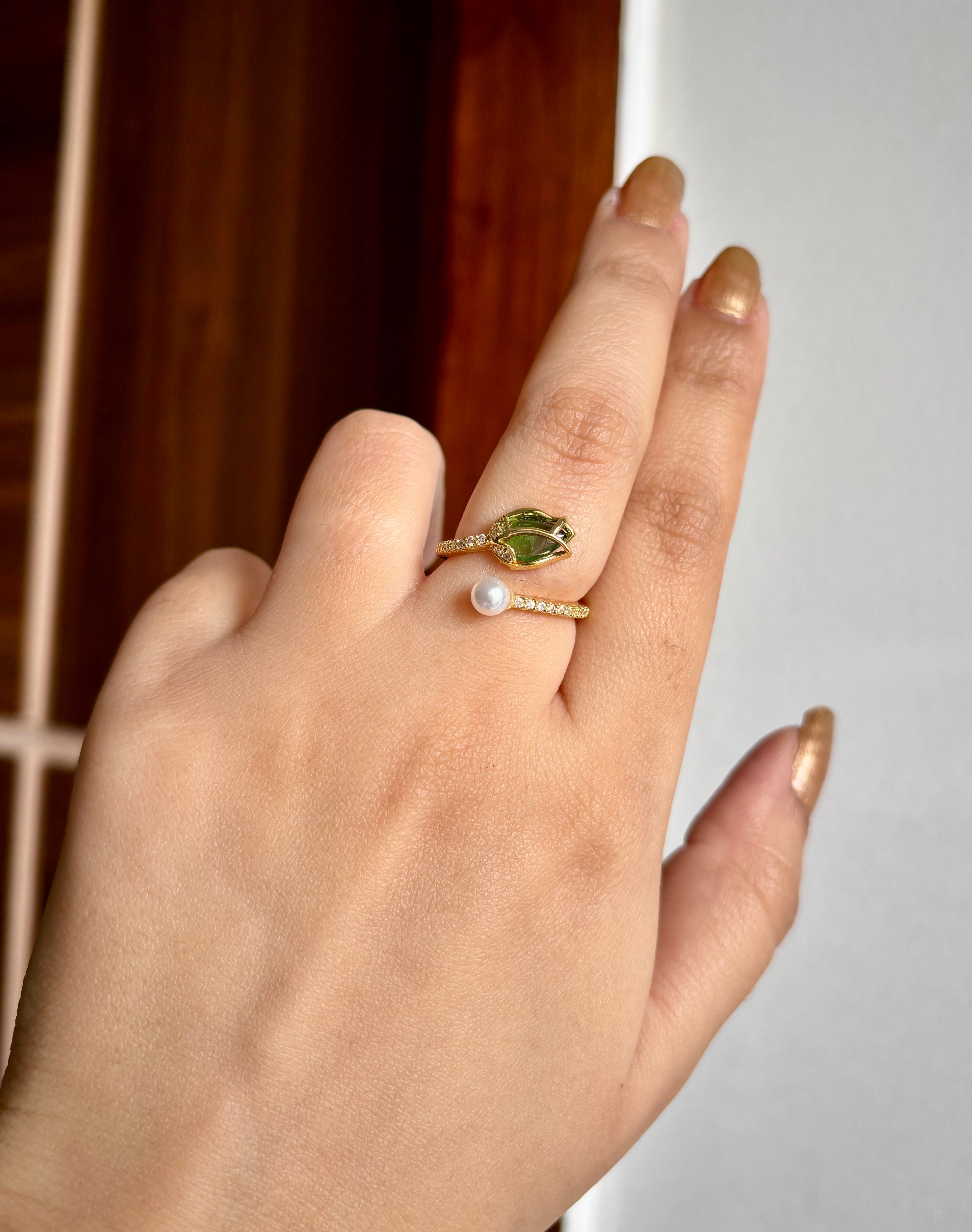 The Oddit Leaf Adjustable Ring