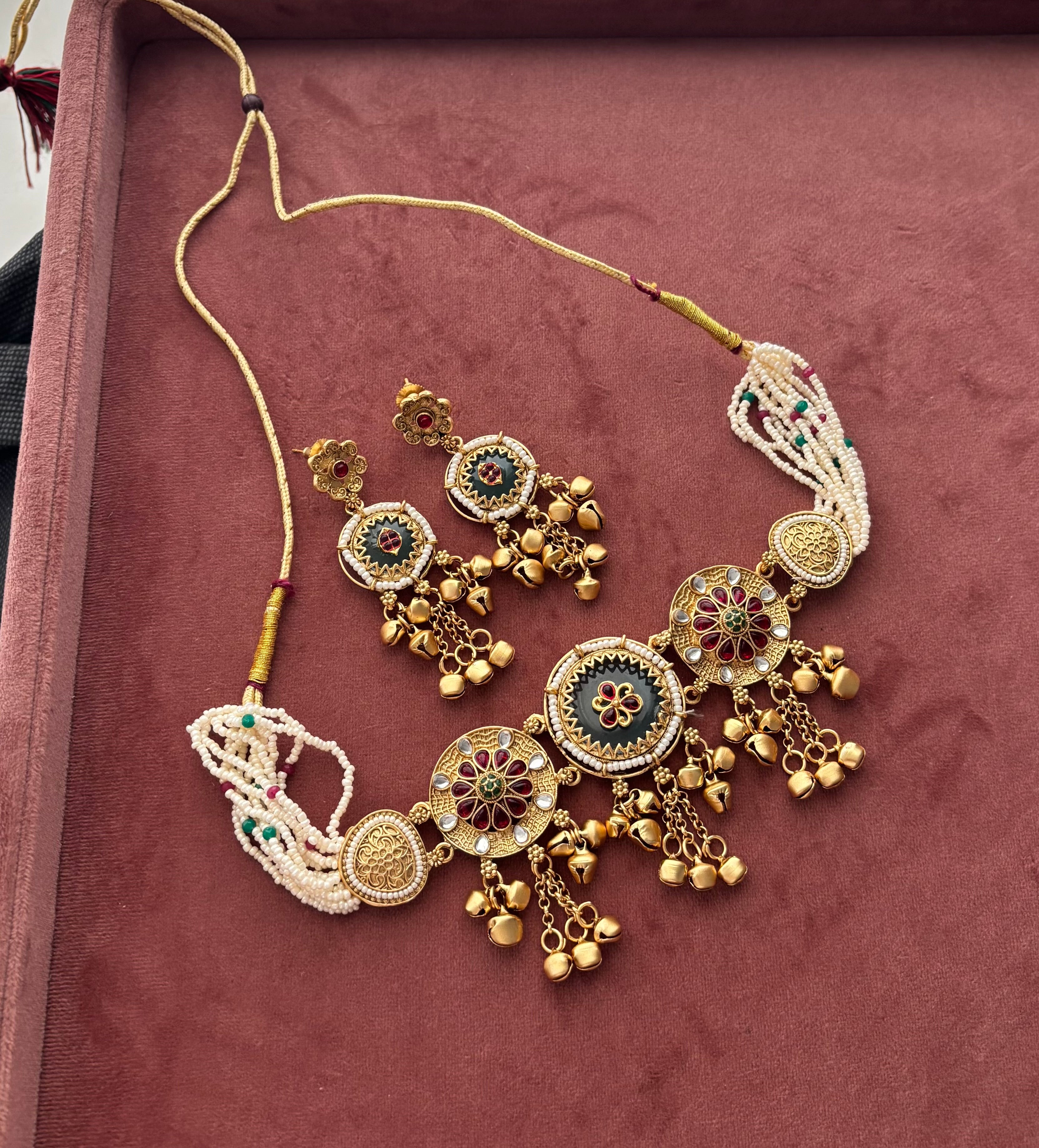 Heritage Choker Necklace With Earrings