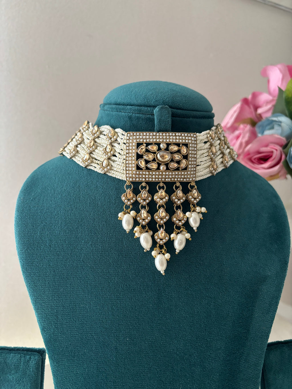 Nandani Choker Set With Mang Tikka & Earrings & Side Layer