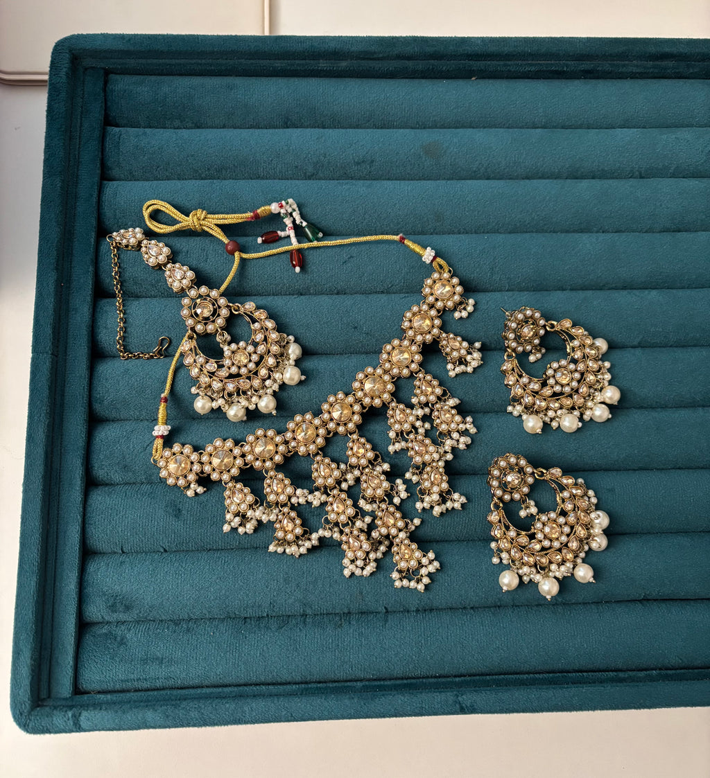 Flower Layer Necklace With Mang Tikka & Chandbali