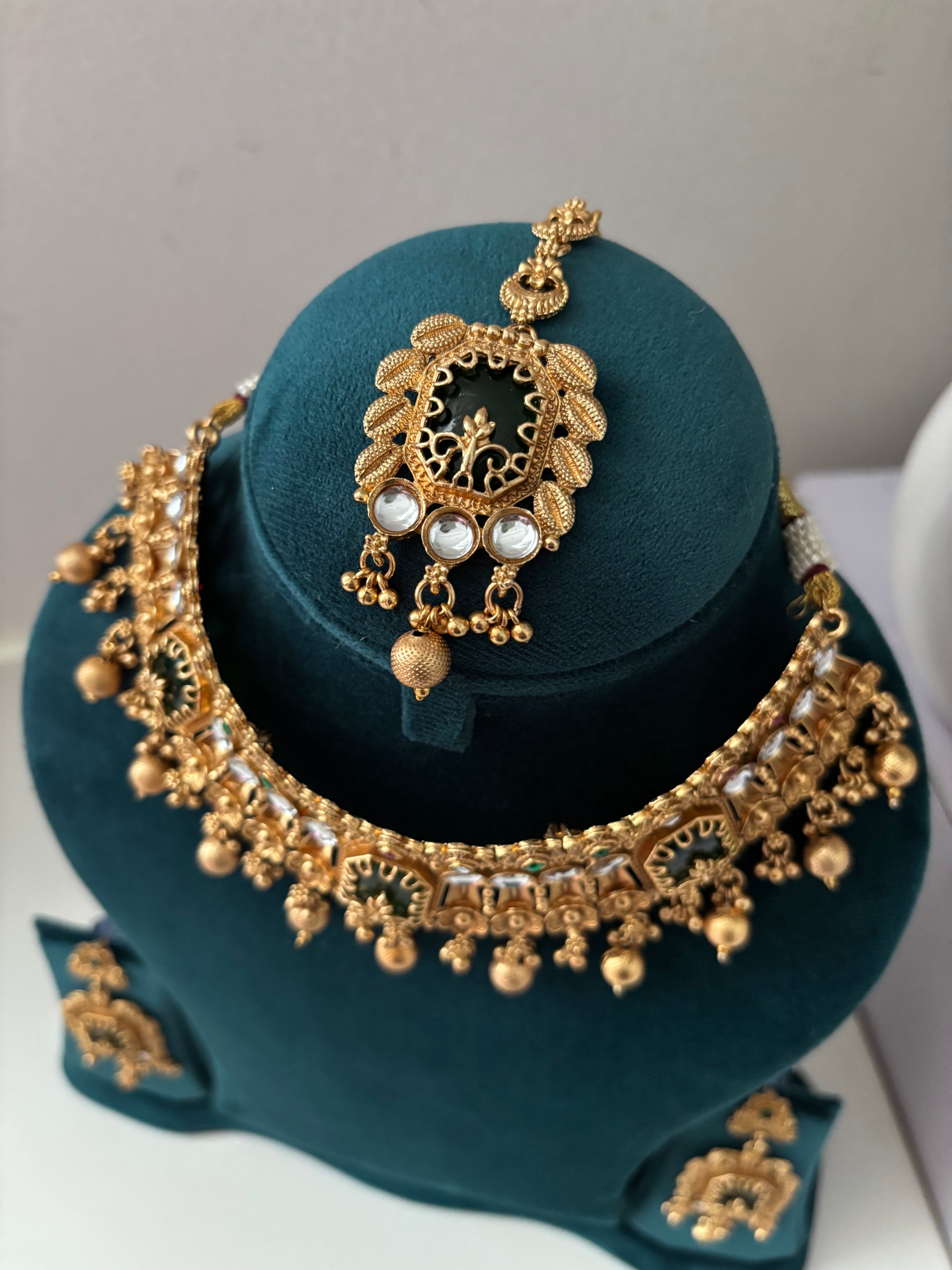 Gold Look Like Set With Mang Tikka & Earrings In Green Touch