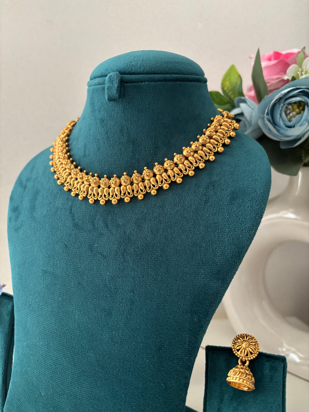 Gold Look Like Sleek Necklace With Earrings