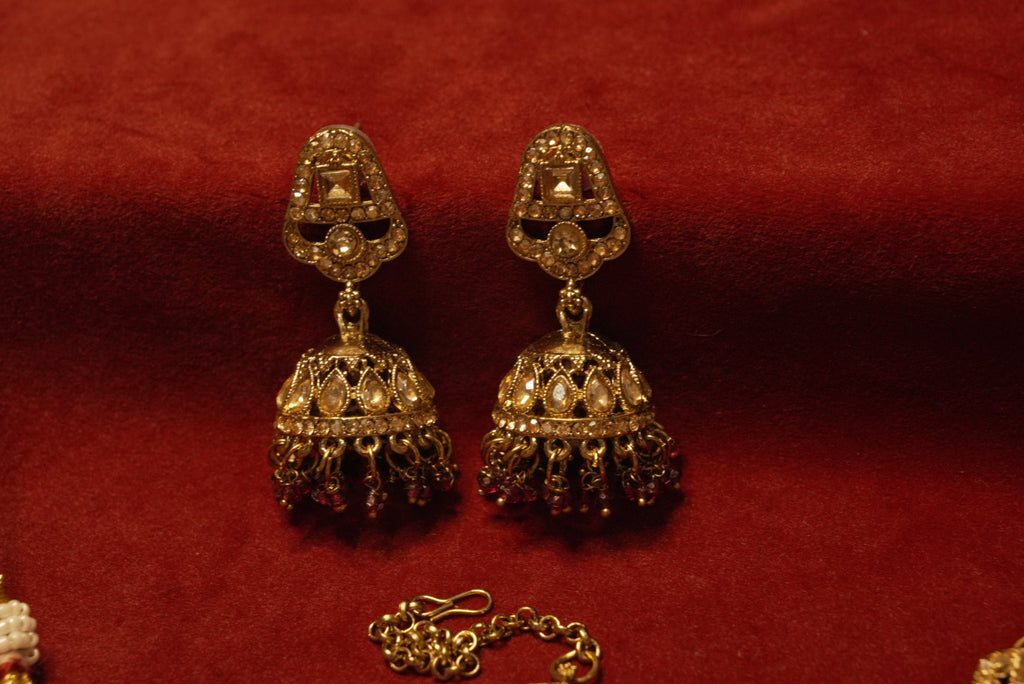 The Wine Layer Pakistani Style Necklace With Mang Tikka & Jhumkas