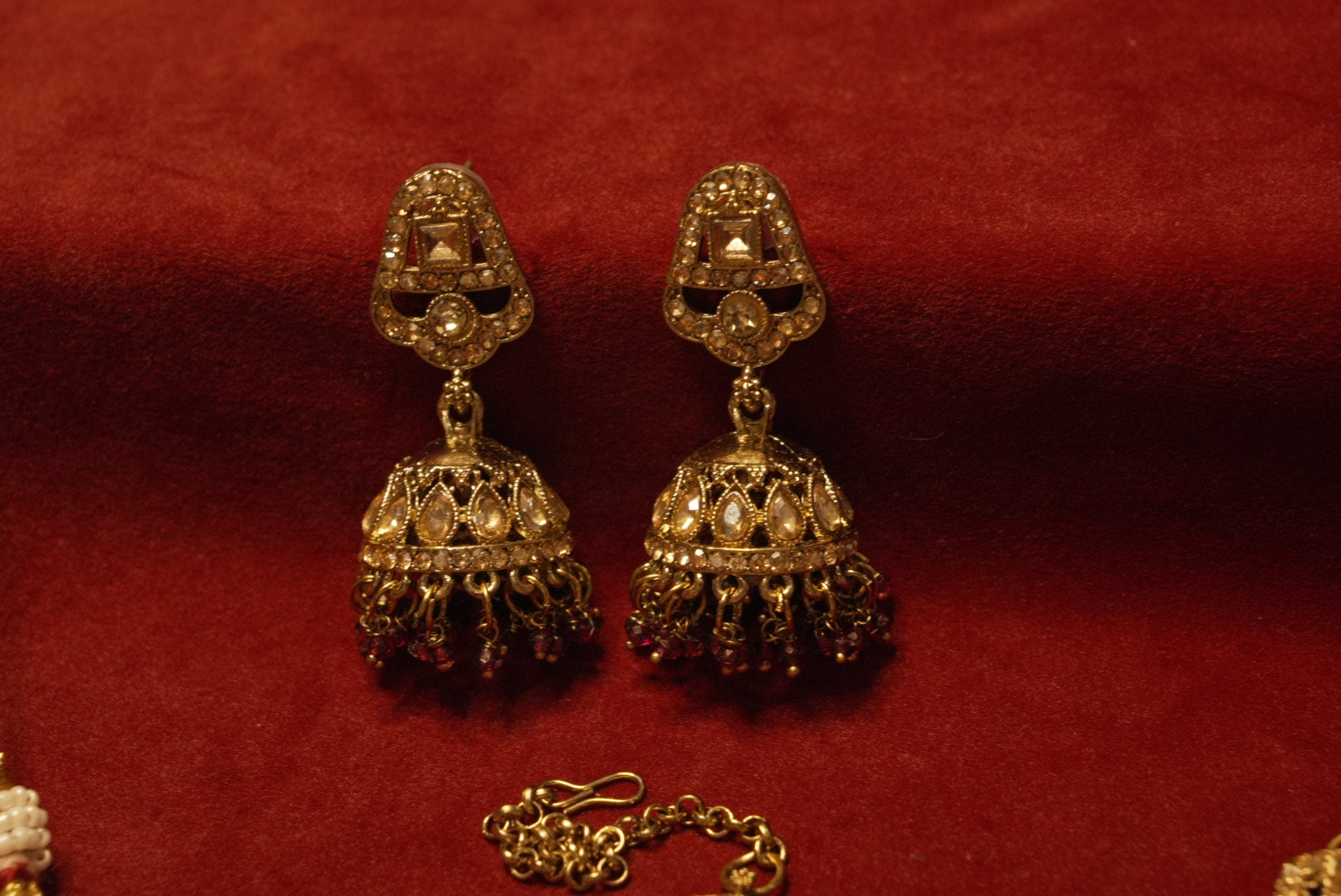 The Wine Layer Pakistani Style Necklace With Mang Tikka & Jhumkas