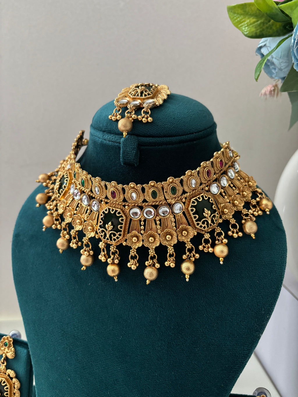 Gold Look Like Set With Mang Tikka & Earrings In Green Touch