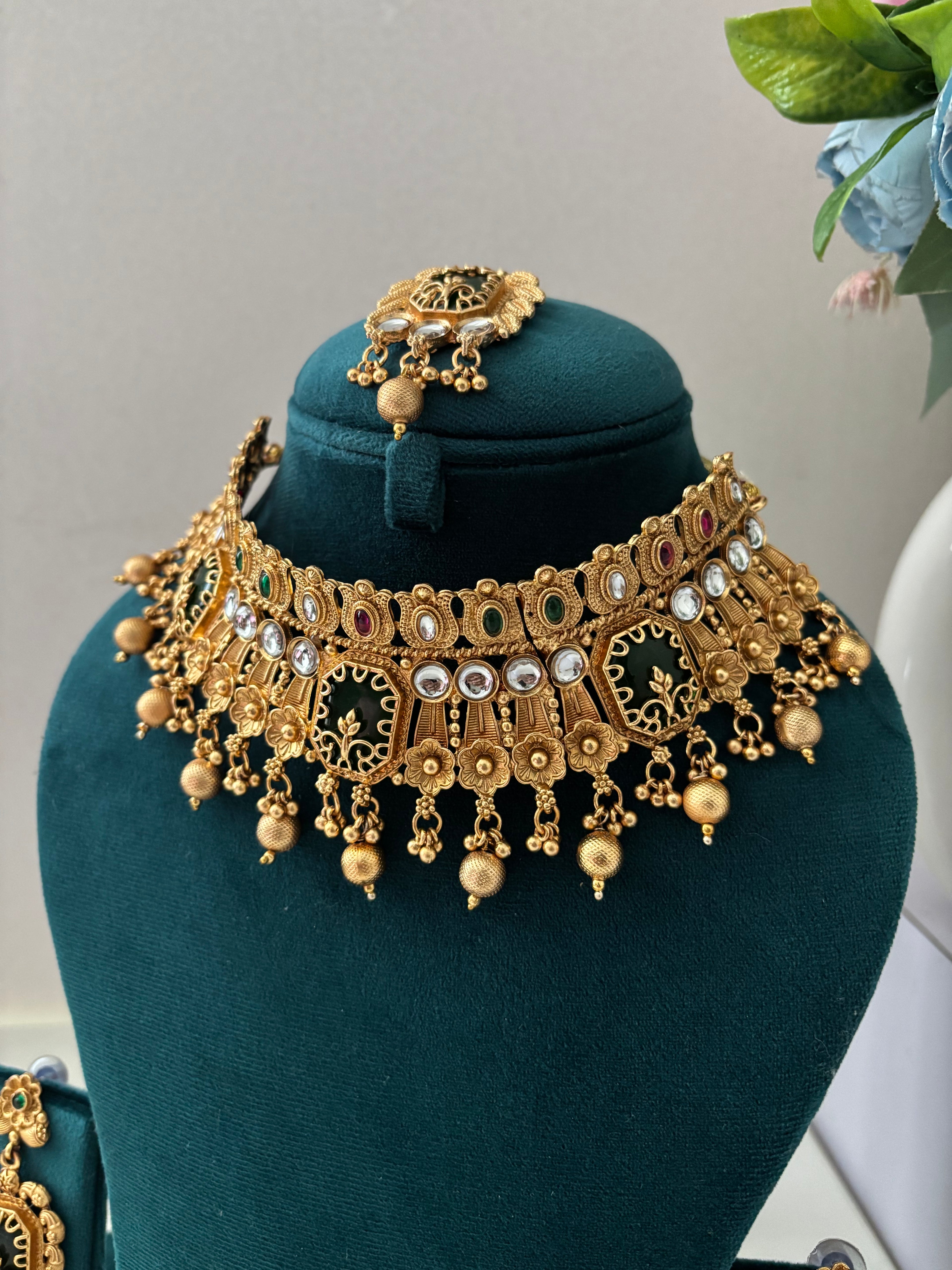 Gold Look Like Set With Mang Tikka & Earrings In Green Touch