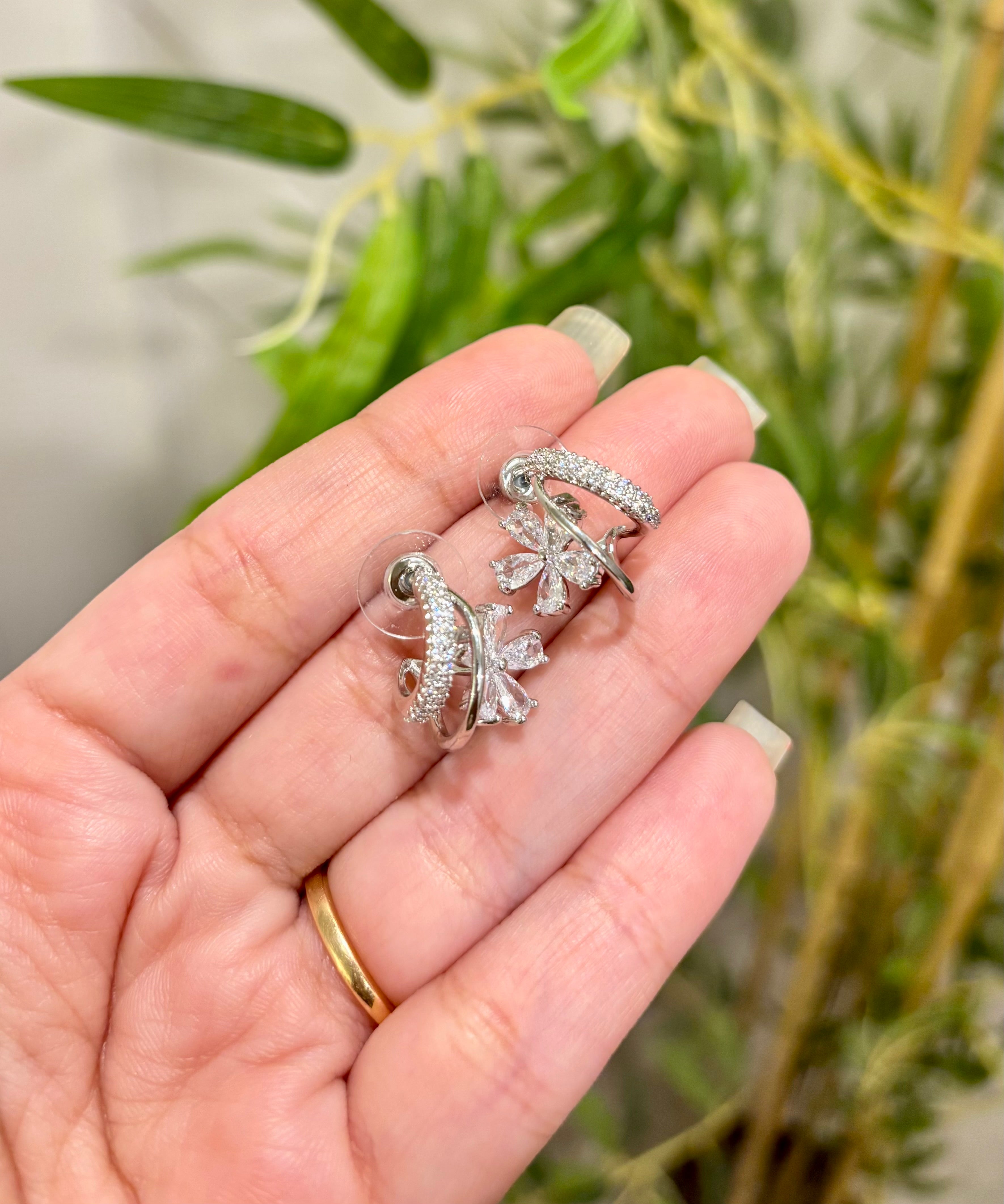 Twist Silver Flower Earrings