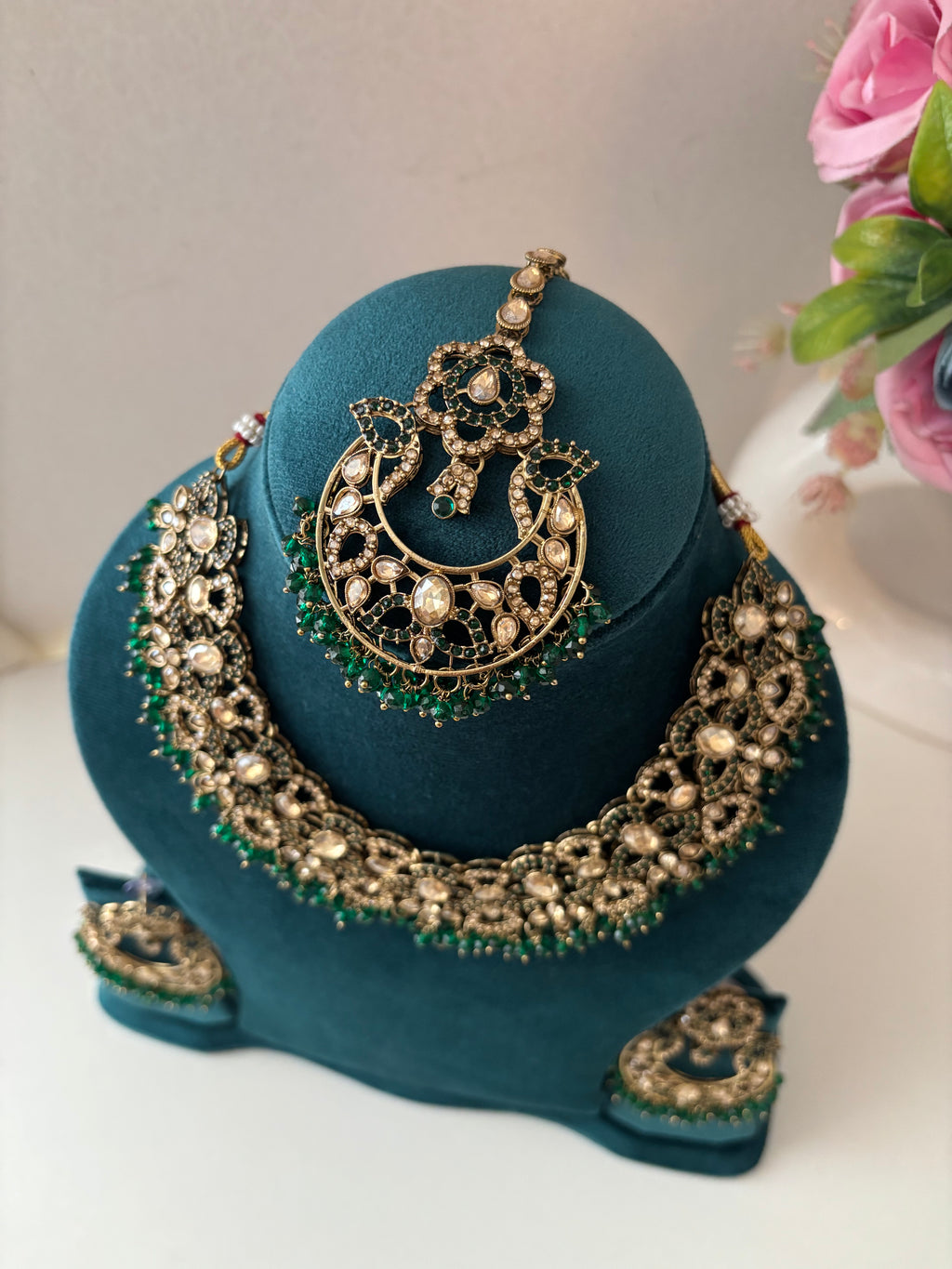 Navida Classy Necklace With Mang Tikka & Chandbali Earrings (Emerald)