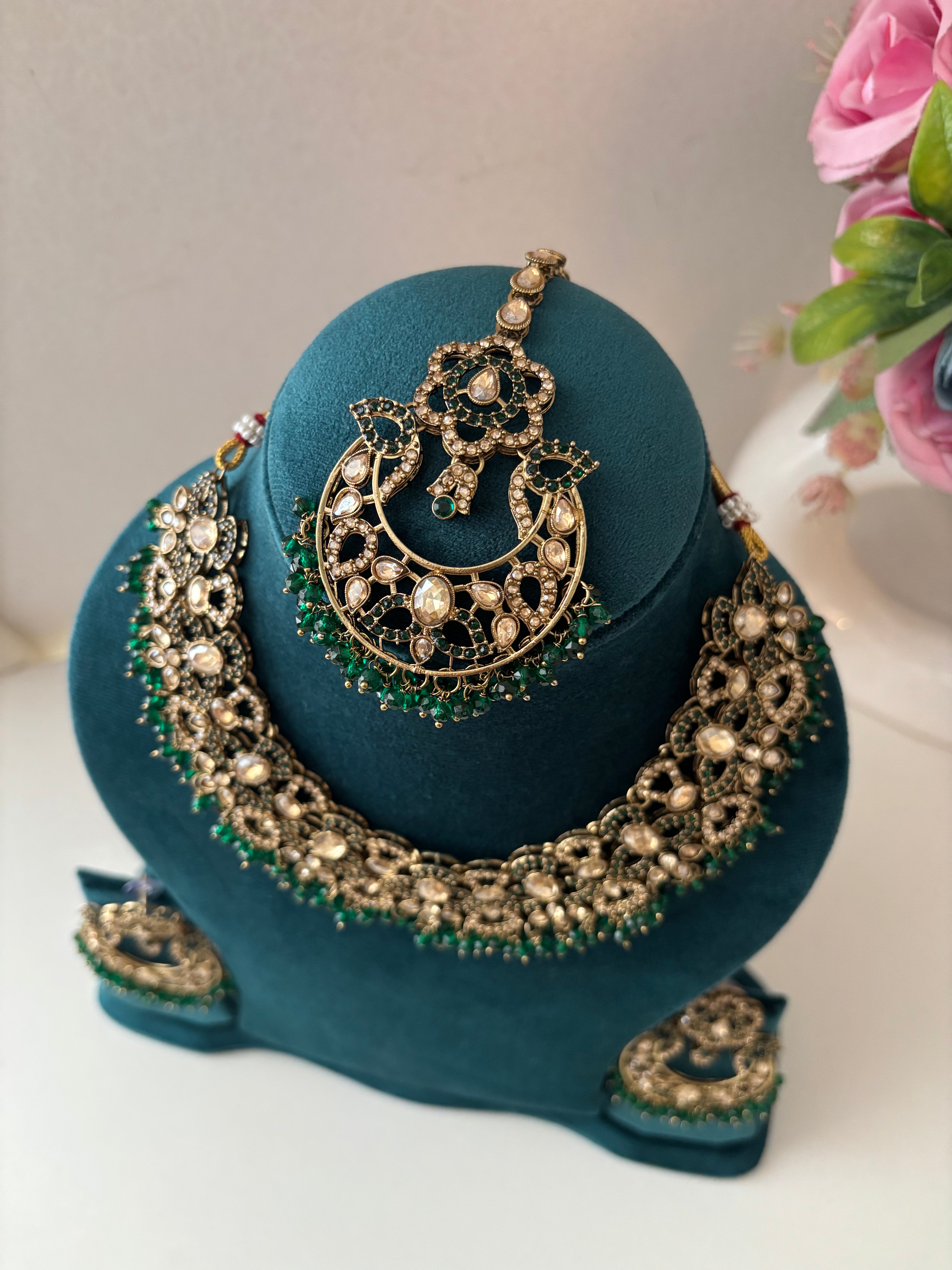 Navida Classy Necklace With Mang Tikka & Chandbali Earrings (Emerald)