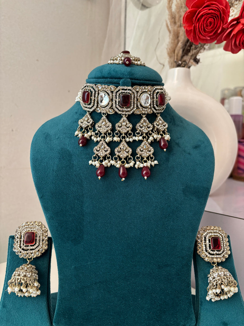 Zoya Layer Necklace With Mang Tikka & Jhumkas (Maroon)