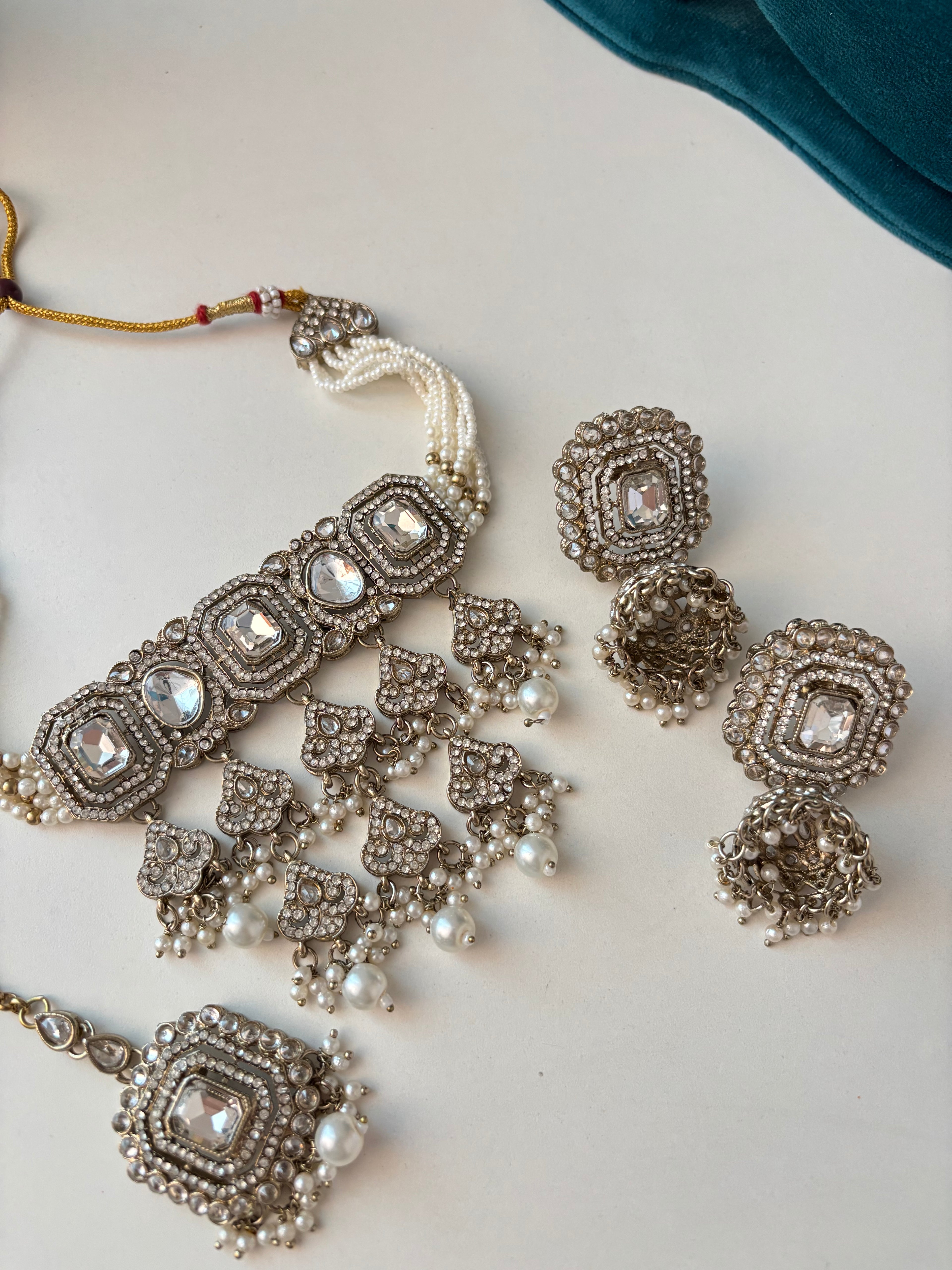 Zoya Layer Necklace With Mang Tikka & Jhumkas