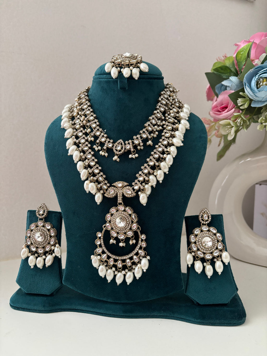 High Quality Designer Long Haar With Sleek Necklace & Mang Tikka Earrings ( Ivory )