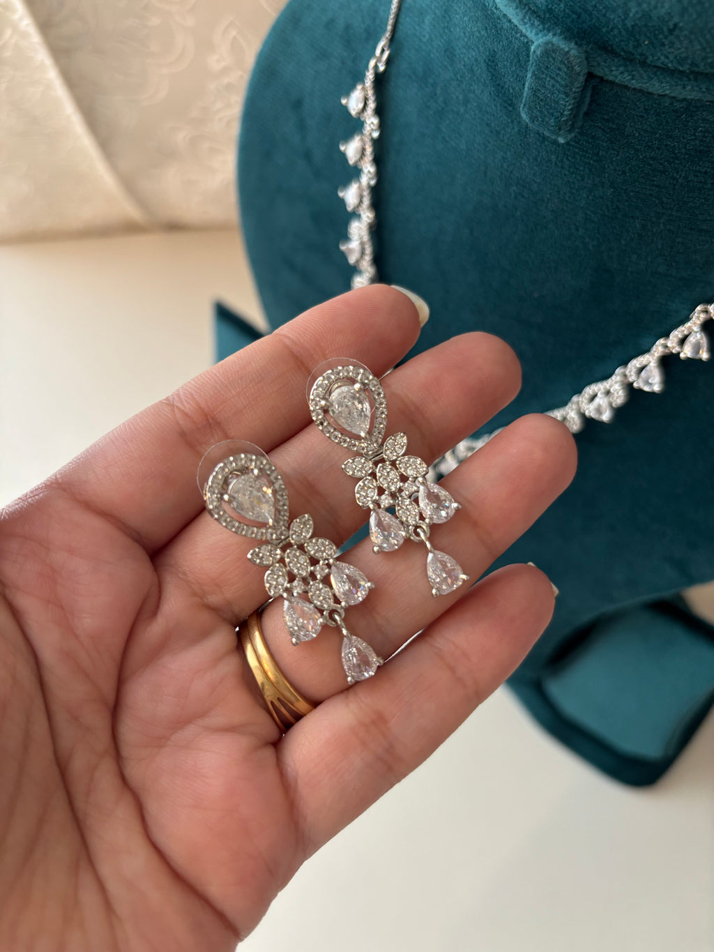 Elizabeth American Diamond Necklace With Earrings