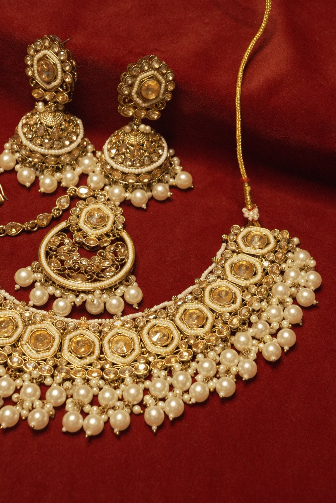 Royal Premium Necklace With Mang Tikka & Jhumkas